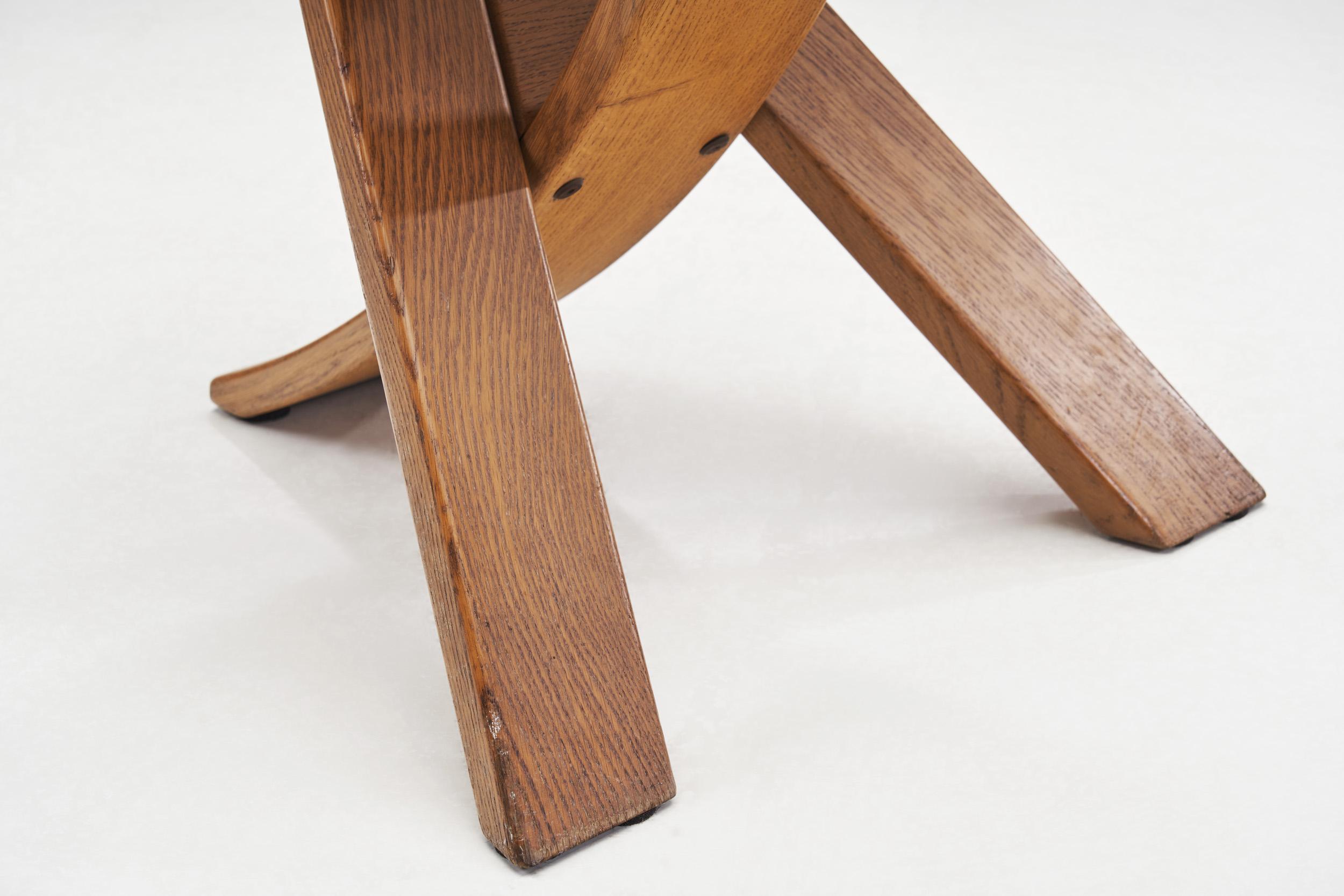 Set of Four Sculptural Oak Tripod Chairs by Ebénisterie Seltz, France, 1970s For Sale 8