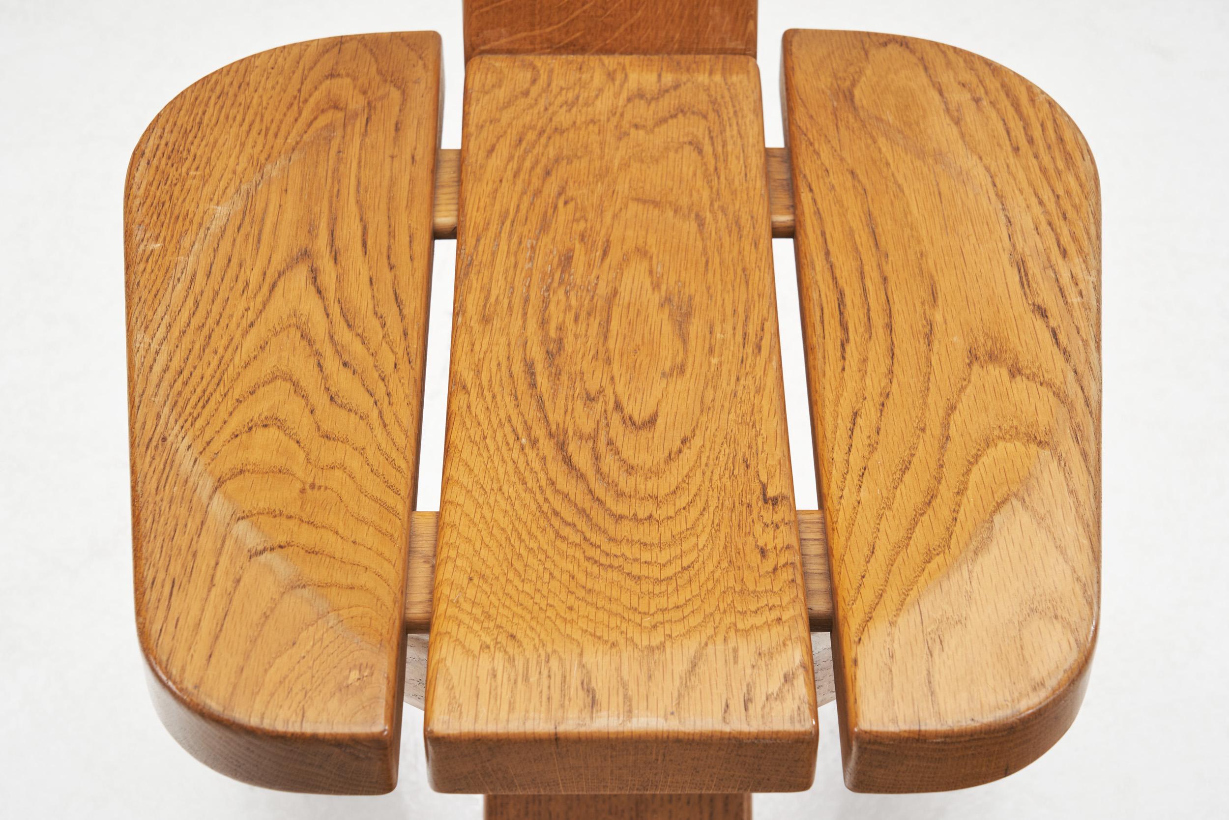 Set of Four Sculptural Oak Tripod Chairs by Ebénisterie Seltz, France, 1970s For Sale 1