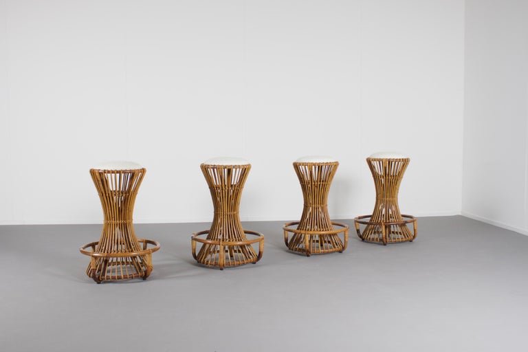 Mid-Century Modern Set of Four Sculptural Rattan Bar Stools by Tito Agnoli for Bonacina, Italy For Sale
