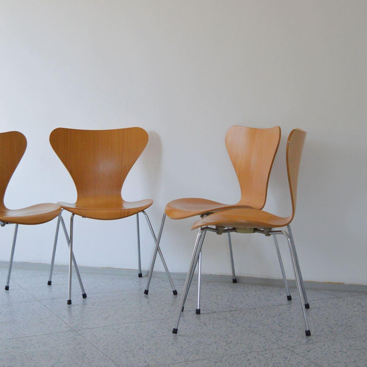 Set of four chairs in plywood and chrome, model 3107 or Series 7, designed by Arne Jacobsen and manufactured by Fritz Hansen in Denmark, 1988.

These iconic 
