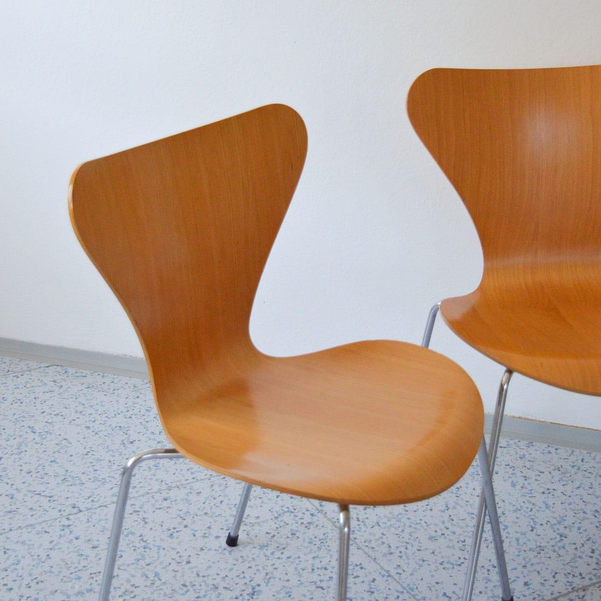 Mid-Century Modern Set of Four Series 7 Chairs in Plywood by Arne Jacobsen, 1988