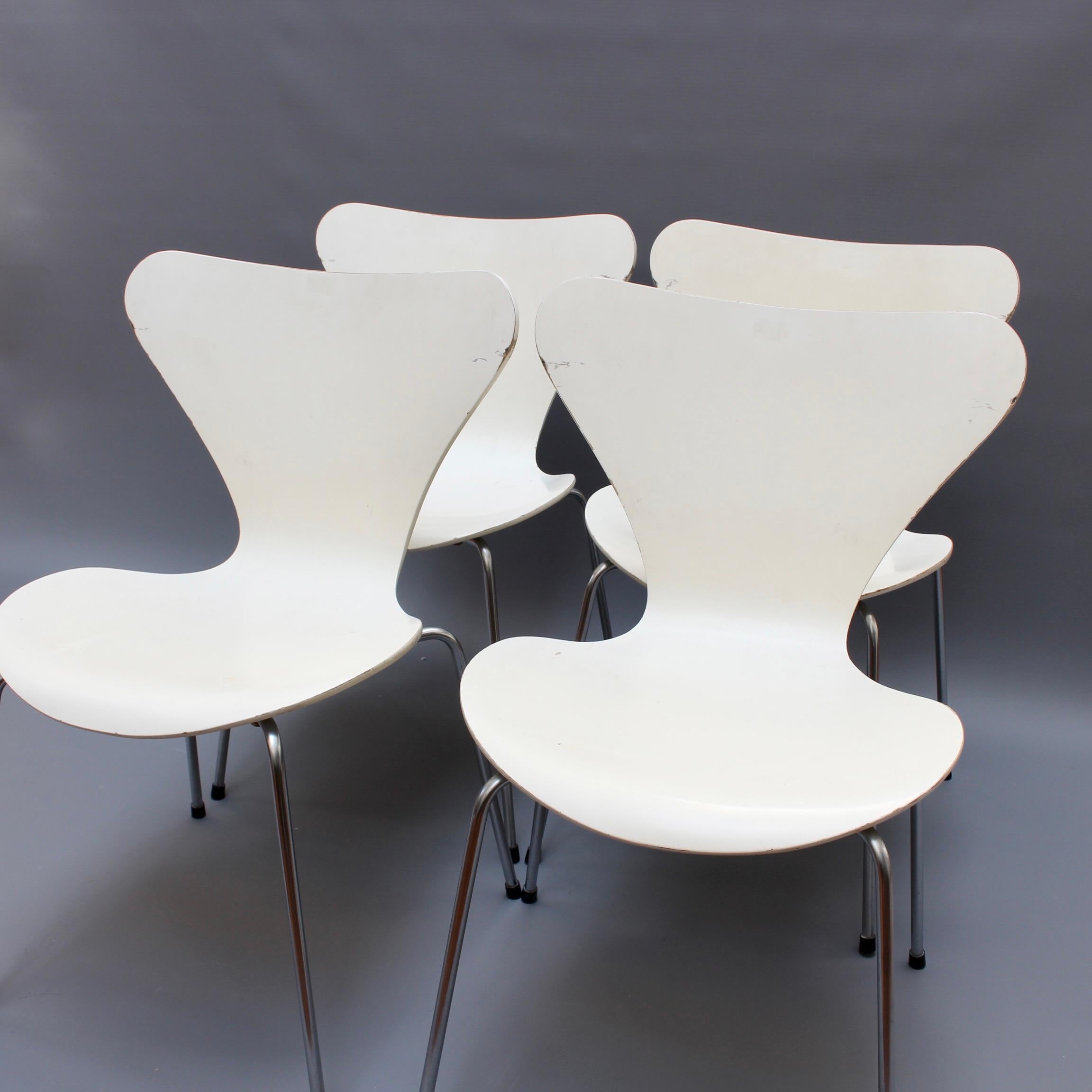 Scandinavian Modern Set of Four 'Series 7' White Chairs by Arne Jacobsen for Fritz Hansen, 1973