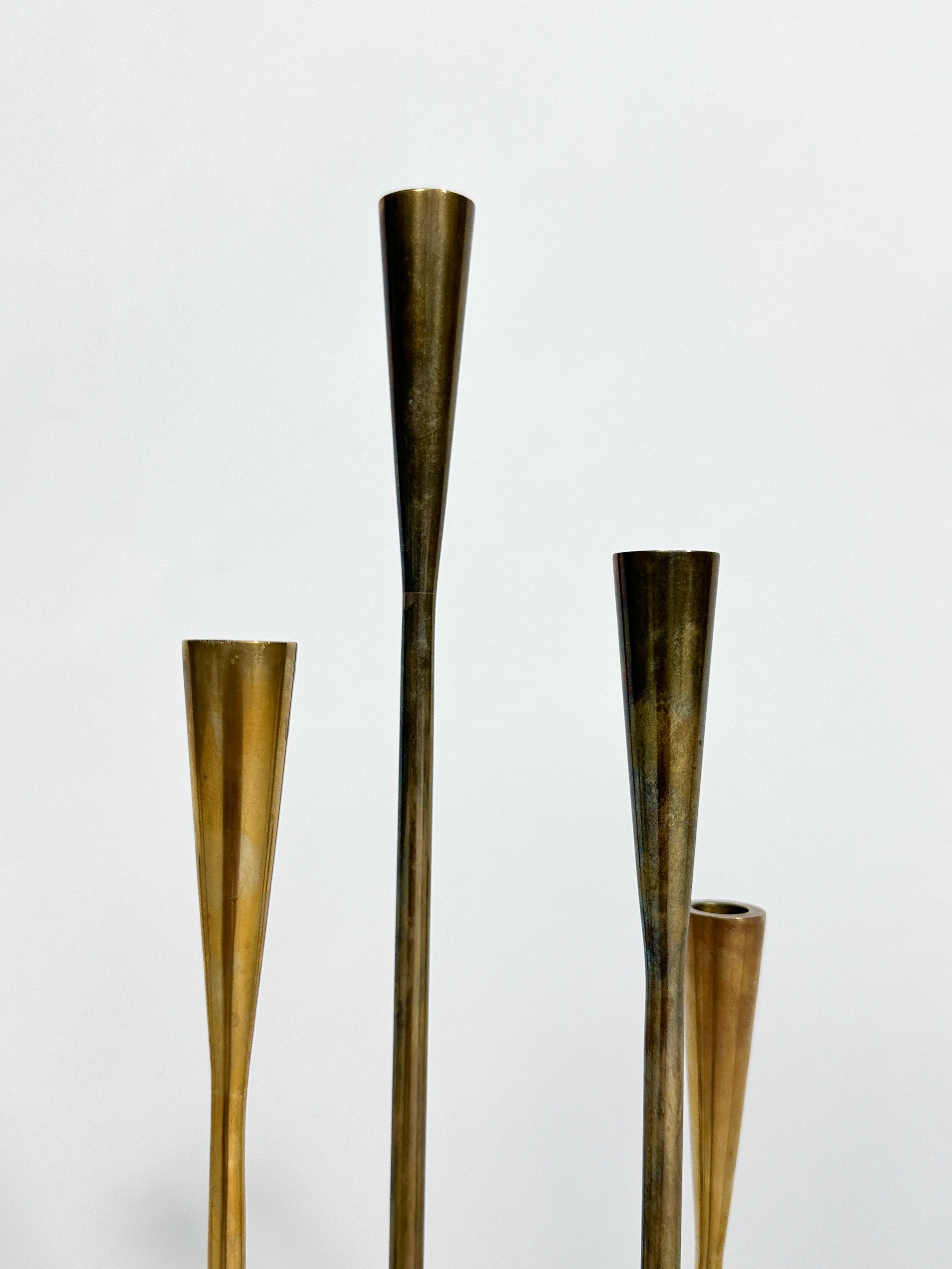 Set di quattro portacandele in ottone serpentino Illums Bolighus Danimarca 1950s in vendita 5