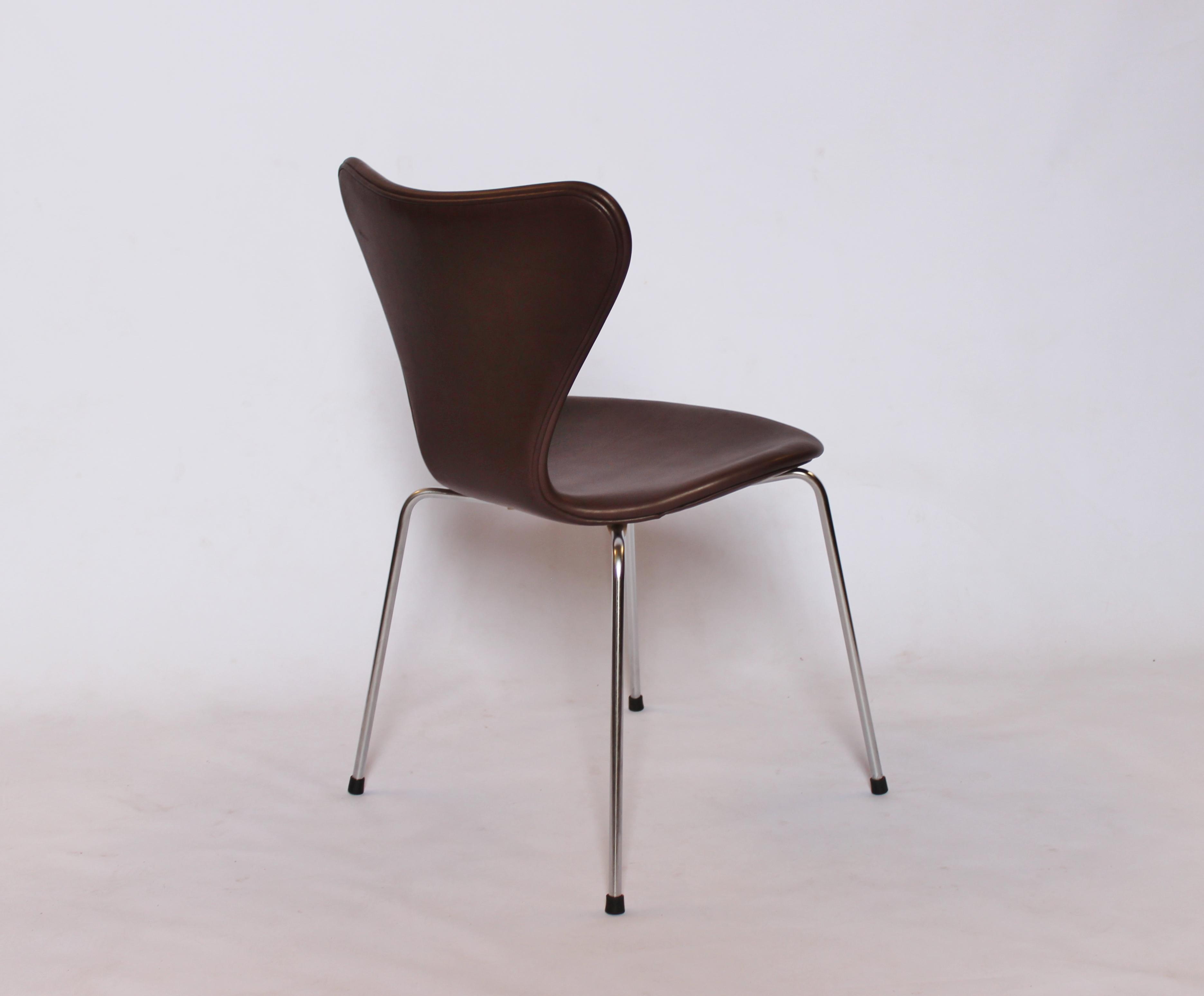 Scandinavian Modern Set of 6 Series 7 Chairs, Model 3107, by Arne Jacobsen and Fritz Hansen, 1967
