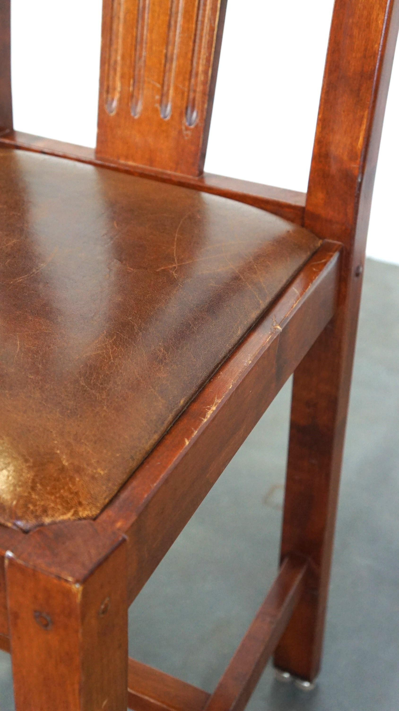 Set di quattro sedie da pranzo in pelle di pecora dal design Art Nouveau con struttura in legno in vendita 8