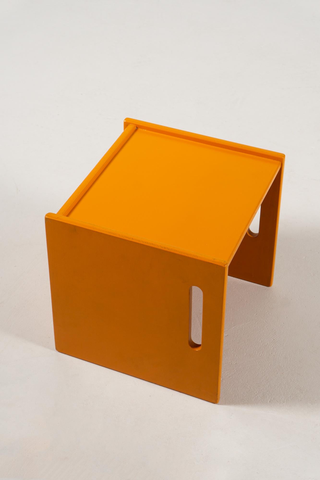 italien Ensemble de quatre tables d'appoint, vers 1970 en vente