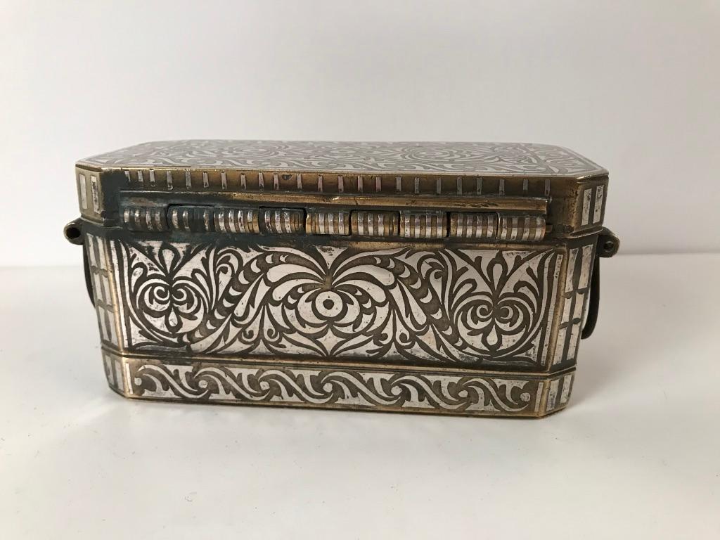 Set of Four Silver and Bronze Inlaid Betel Nut Boxes In Good Condition In Stamford, CT