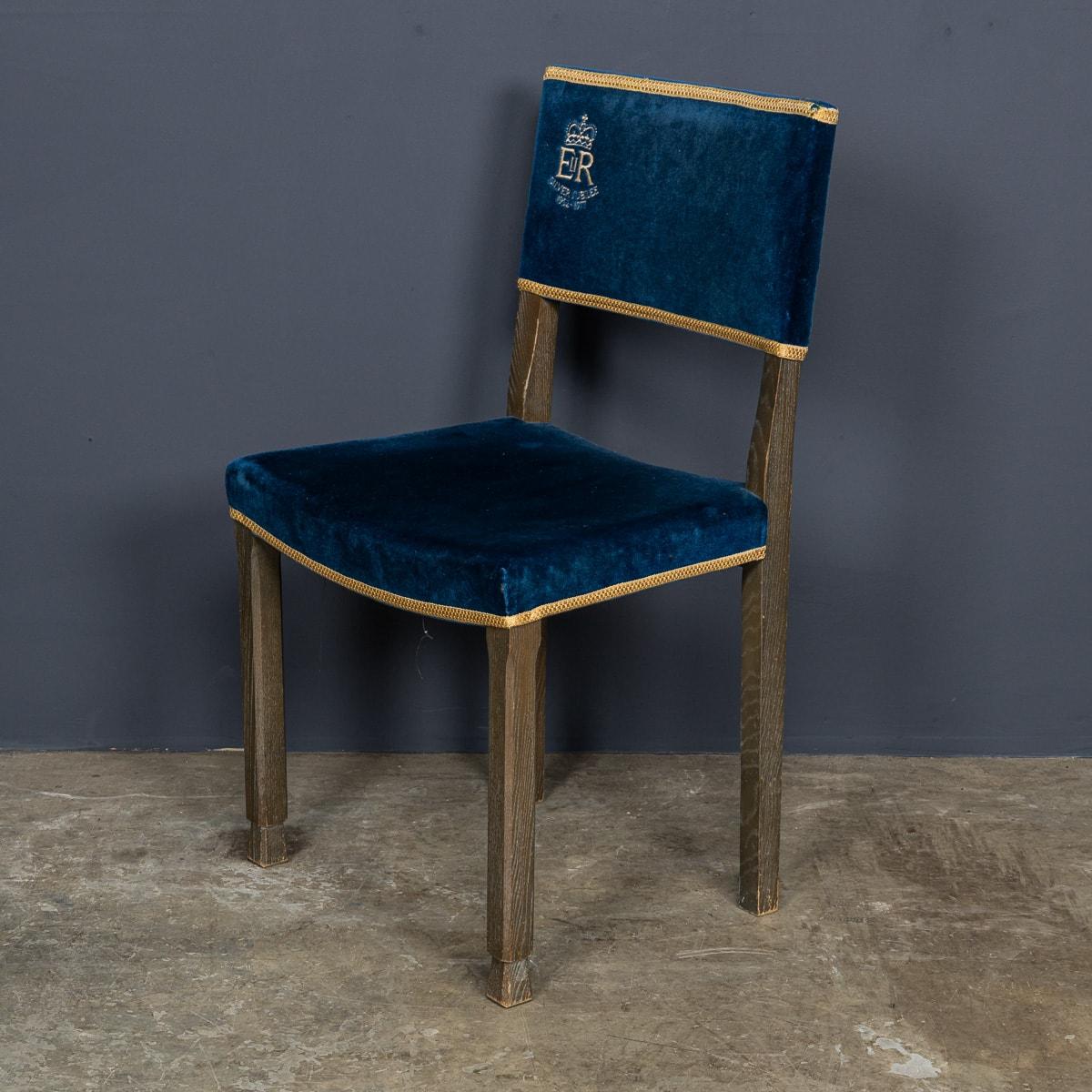 British Set Of Four Silver Jubilee Commemorative Chairs By Hands Of Wycombe c.1977 For Sale