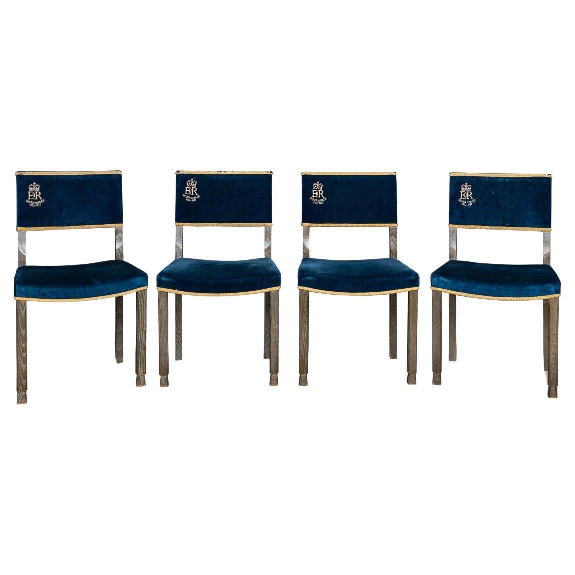 Ensemble de quatre chaises commémoratives en argent par Hands Of Wycombe vers 1977 en vente