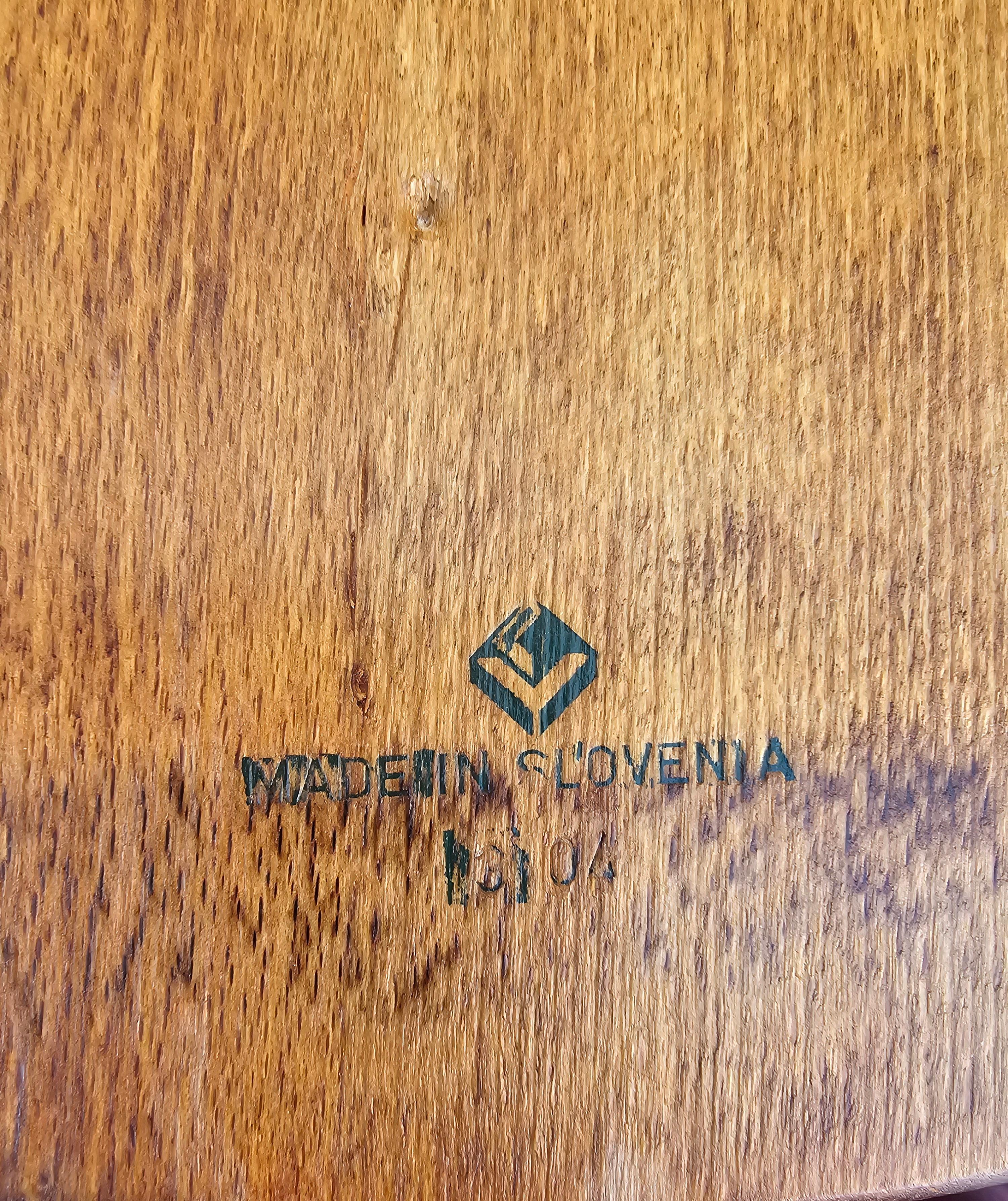 Set of four Slovenian Maple Continuous Arms Windsor chairs For Sale 4