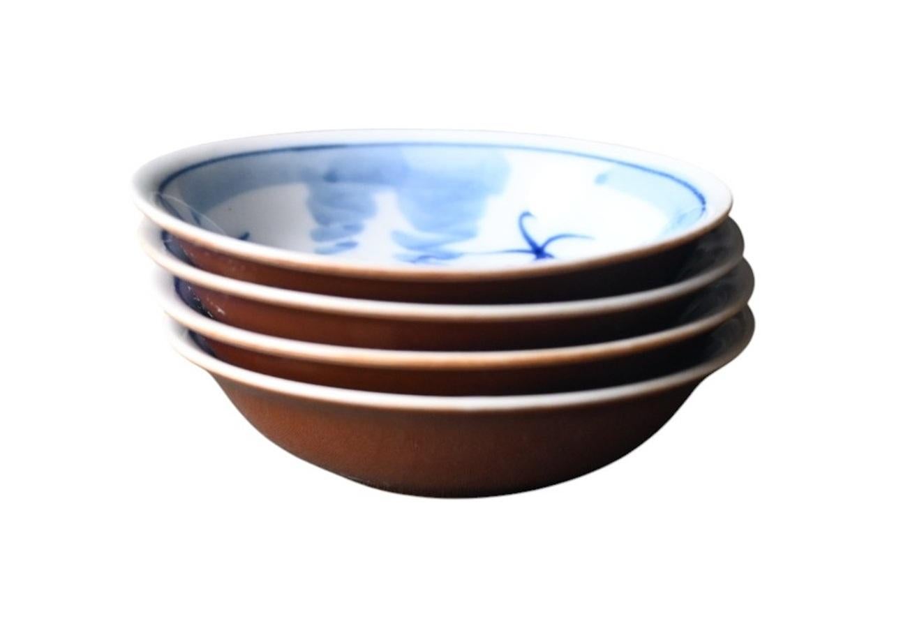 Ensemble de quatre petits bols en porcelaine de Chine 