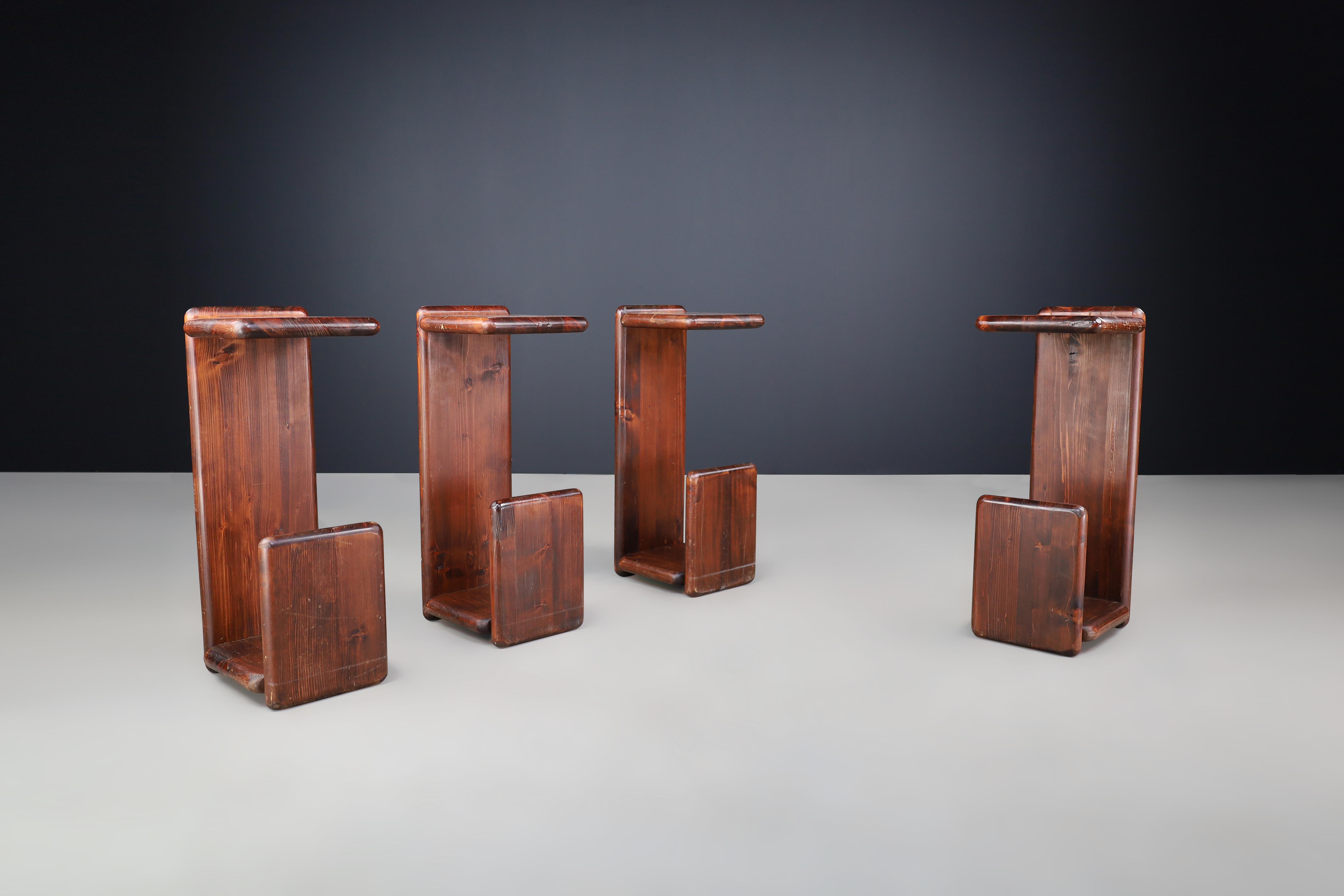 Set of Four Solid Pine Bar Stools or Benches, The Netherlands, 1970s – Late 20th Century

This set of four sculptural bar stools or benches was crafted in solid pine in the Netherlands during the 1970s. Exemplifying the raw elegance of