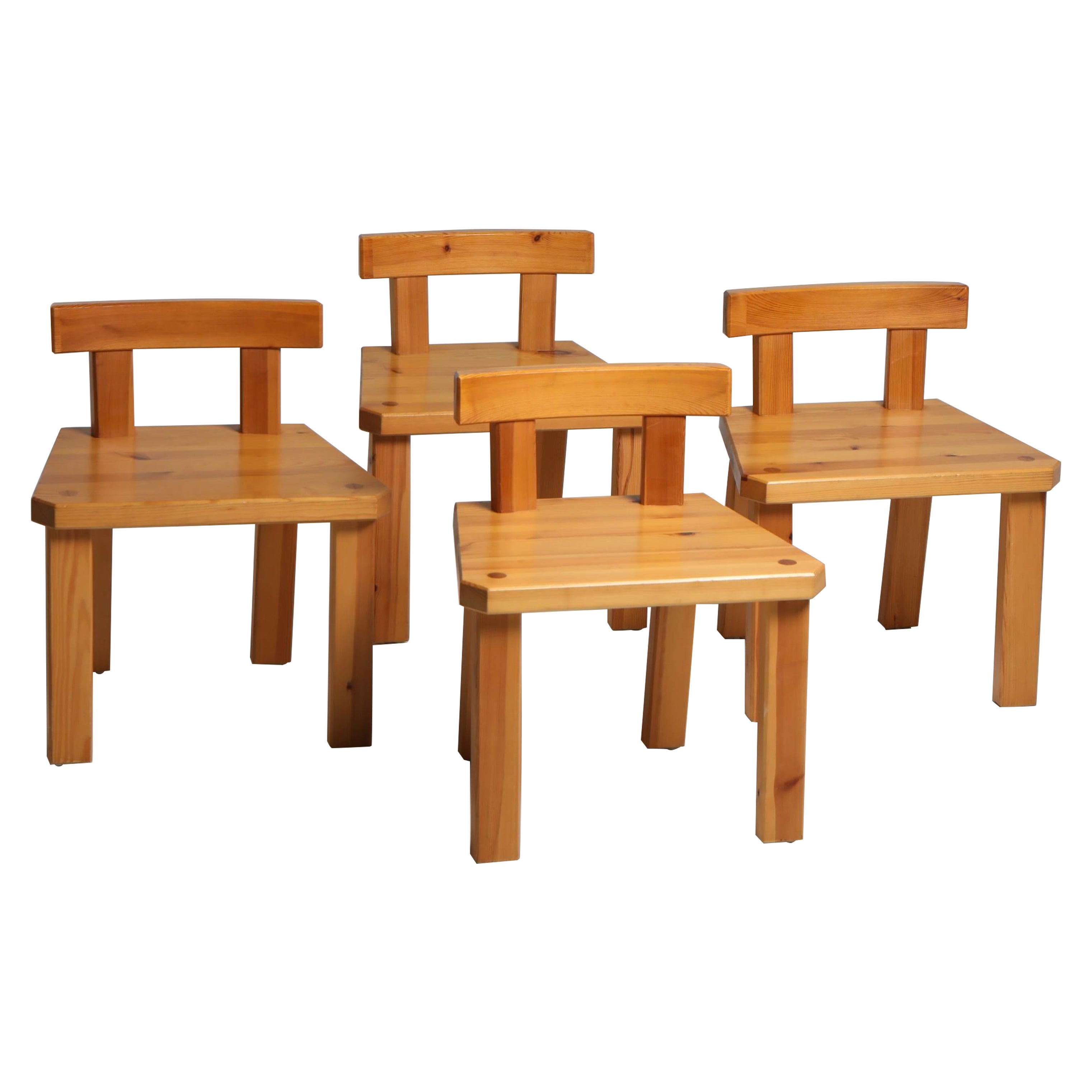 Set di quattro sedie in pino massiccio di Roland Wilhelmsson, Svezia, anni
60