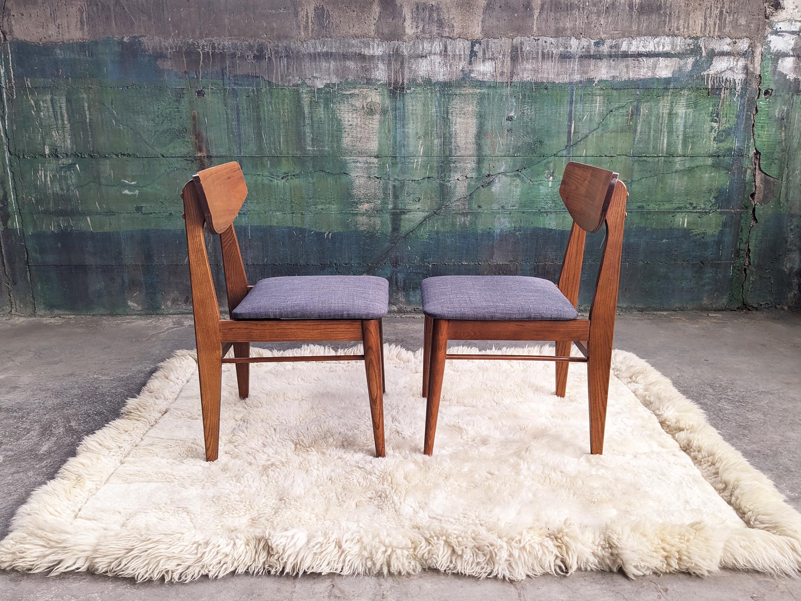 Milieu du XXe siècle Ensemble de quatre chaises de salle à manger en bois massif pour Stanley Furniture par Paul Browning en vente