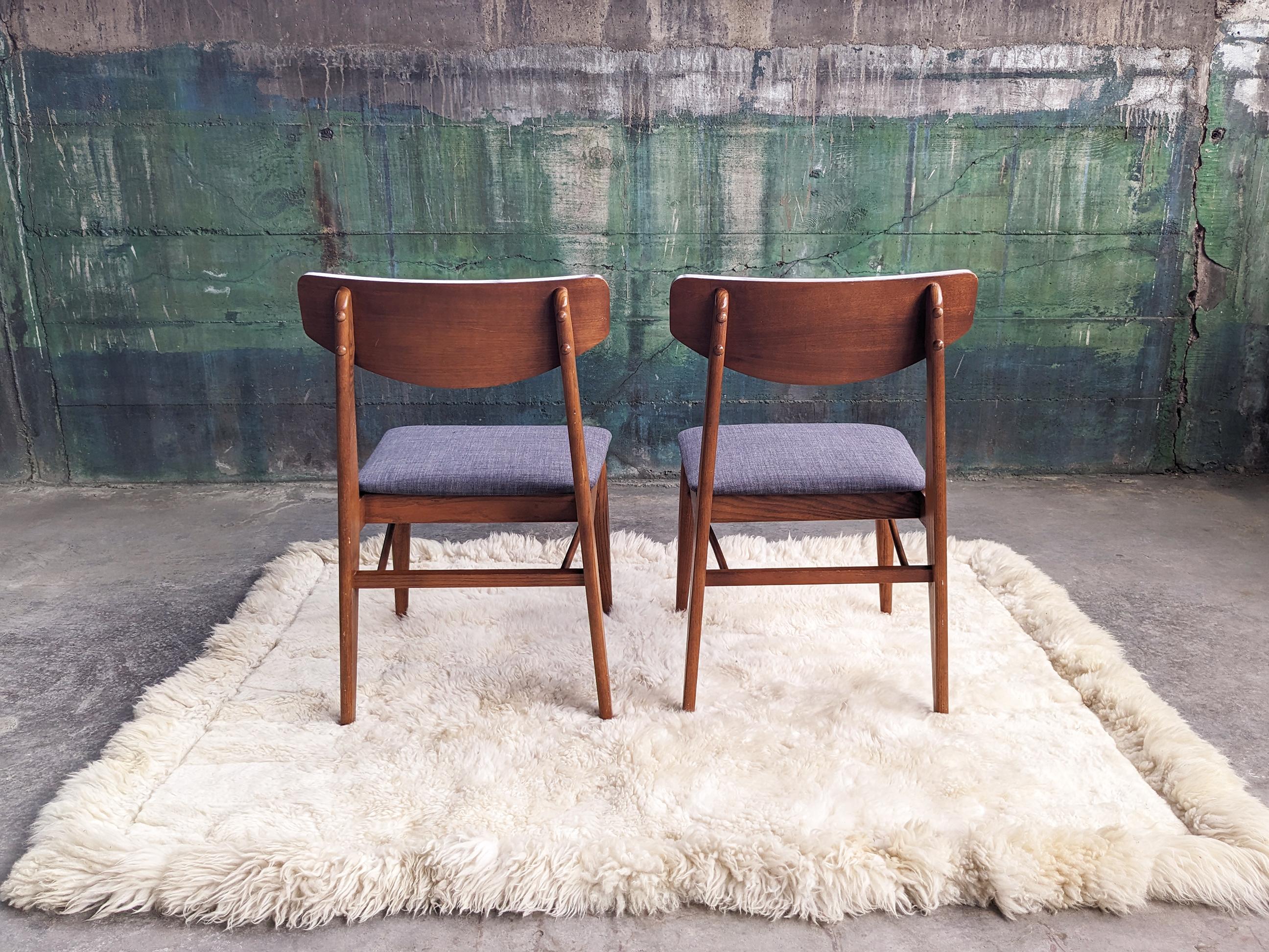 Ensemble de quatre chaises de salle à manger en bois massif pour Stanley Furniture par Paul Browning en vente 1