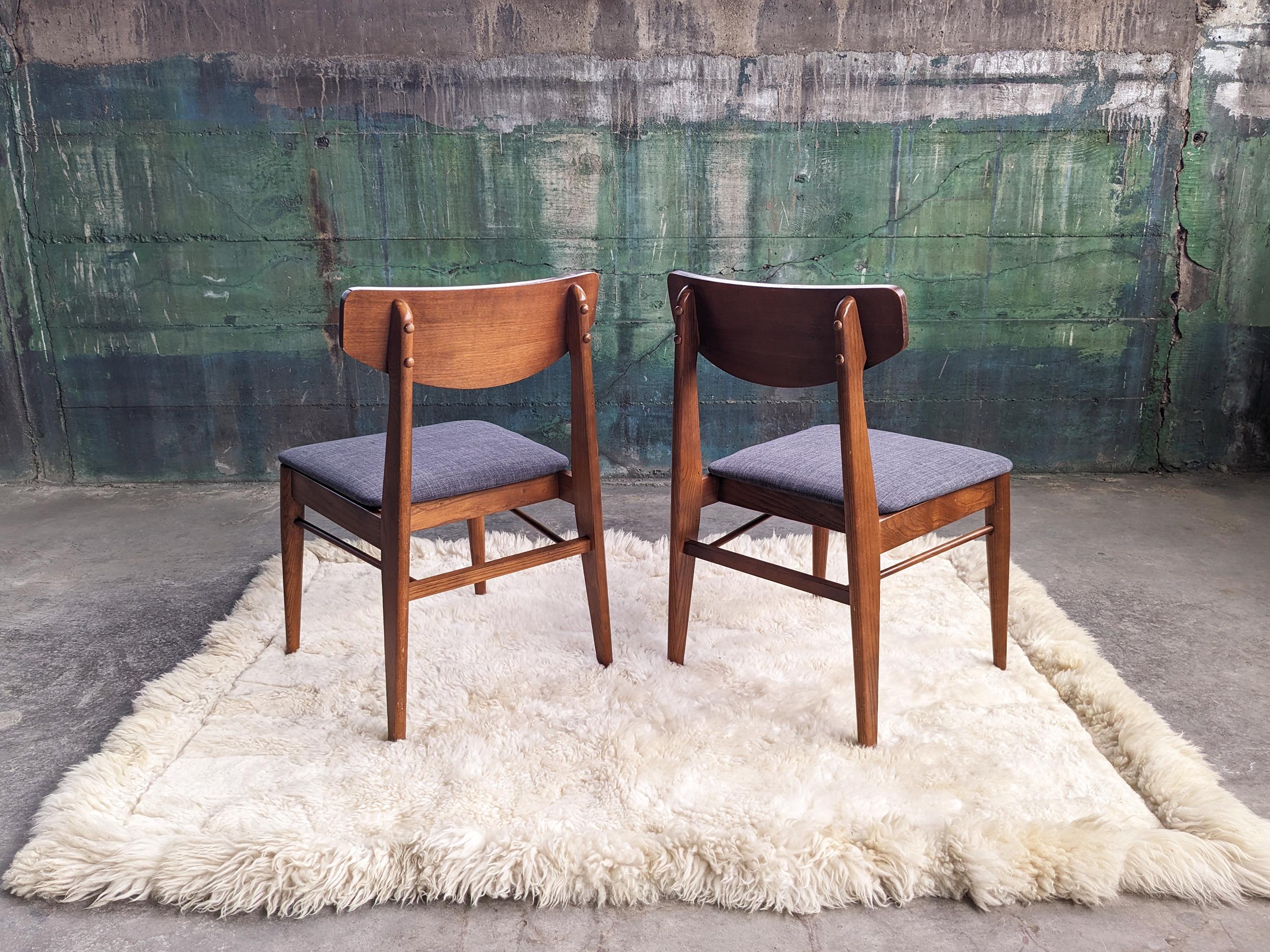 Ensemble de quatre chaises de salle à manger en bois massif pour Stanley Furniture par Paul Browning en vente 2