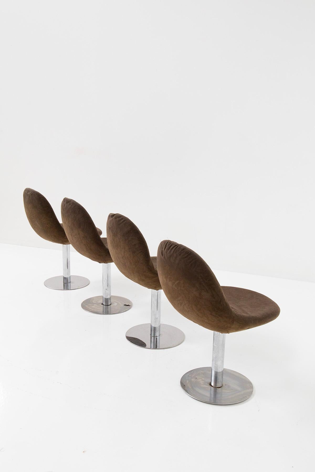 Set of four Space Age Italian chairs in metal and velvet For Sale 2