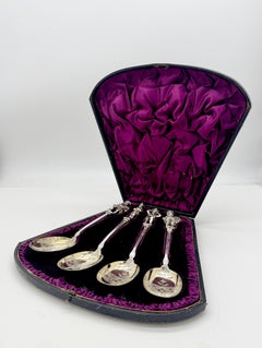 Set di quattro cucchiai con figure di Shakespeare