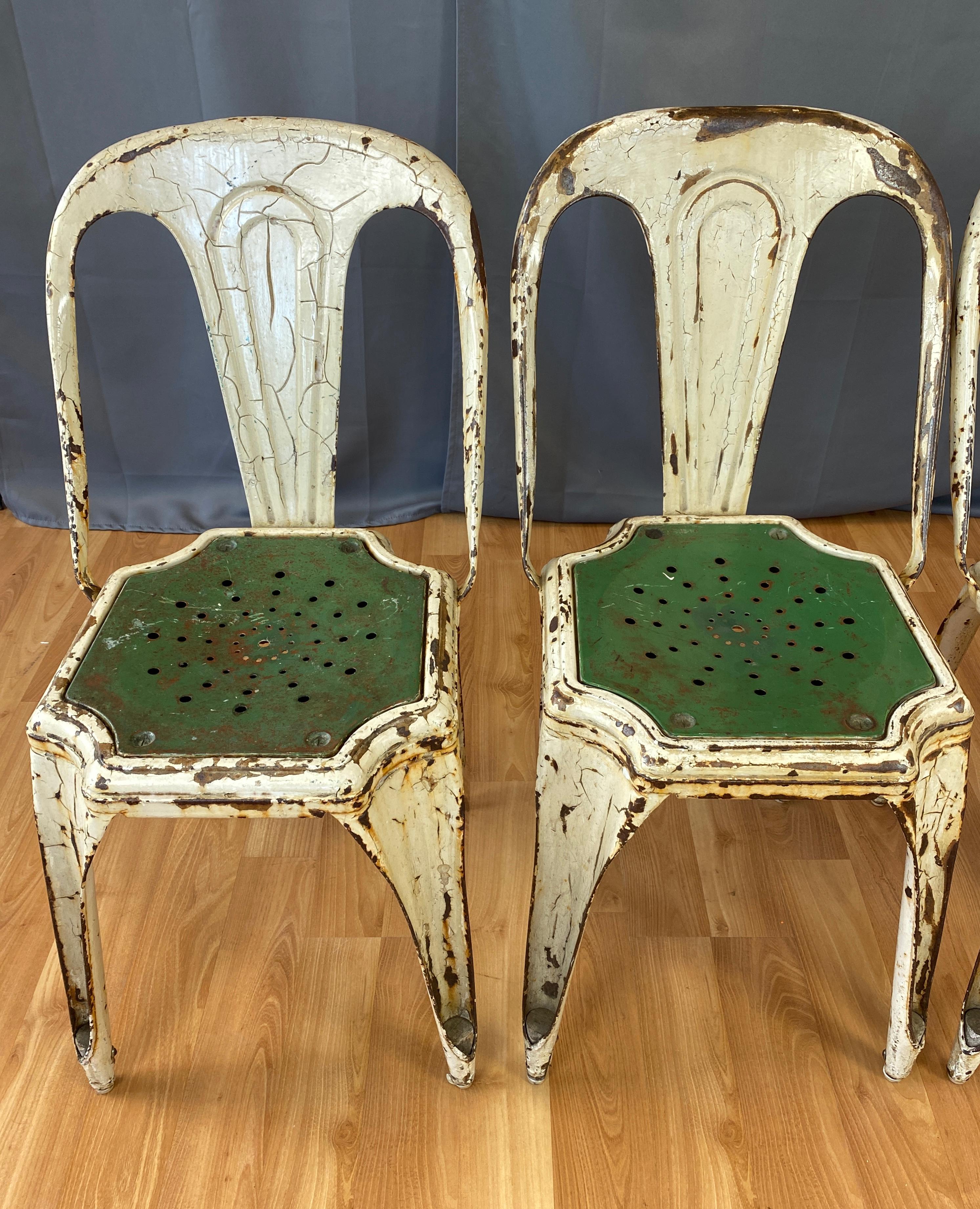 Métal Ensemble de quatre chaises bistro industrielles empilables par Fibrocit of Belgium en vente