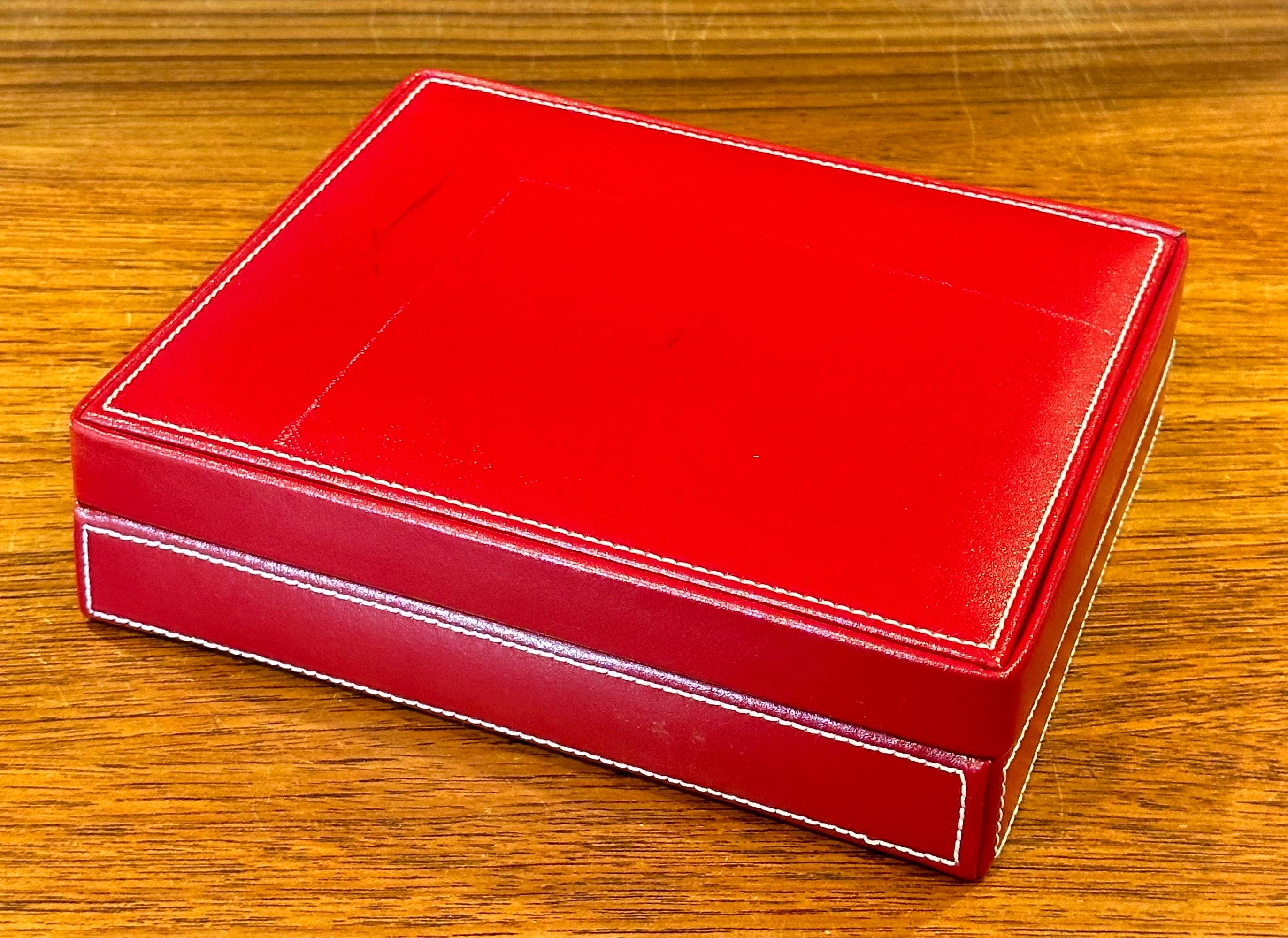 Set von vier Edelstahl-Bar-/Weinbesteck-/Weinwerkzeugen in Ledergehäuse von Wolf Designs (20. Jahrhundert) im Angebot