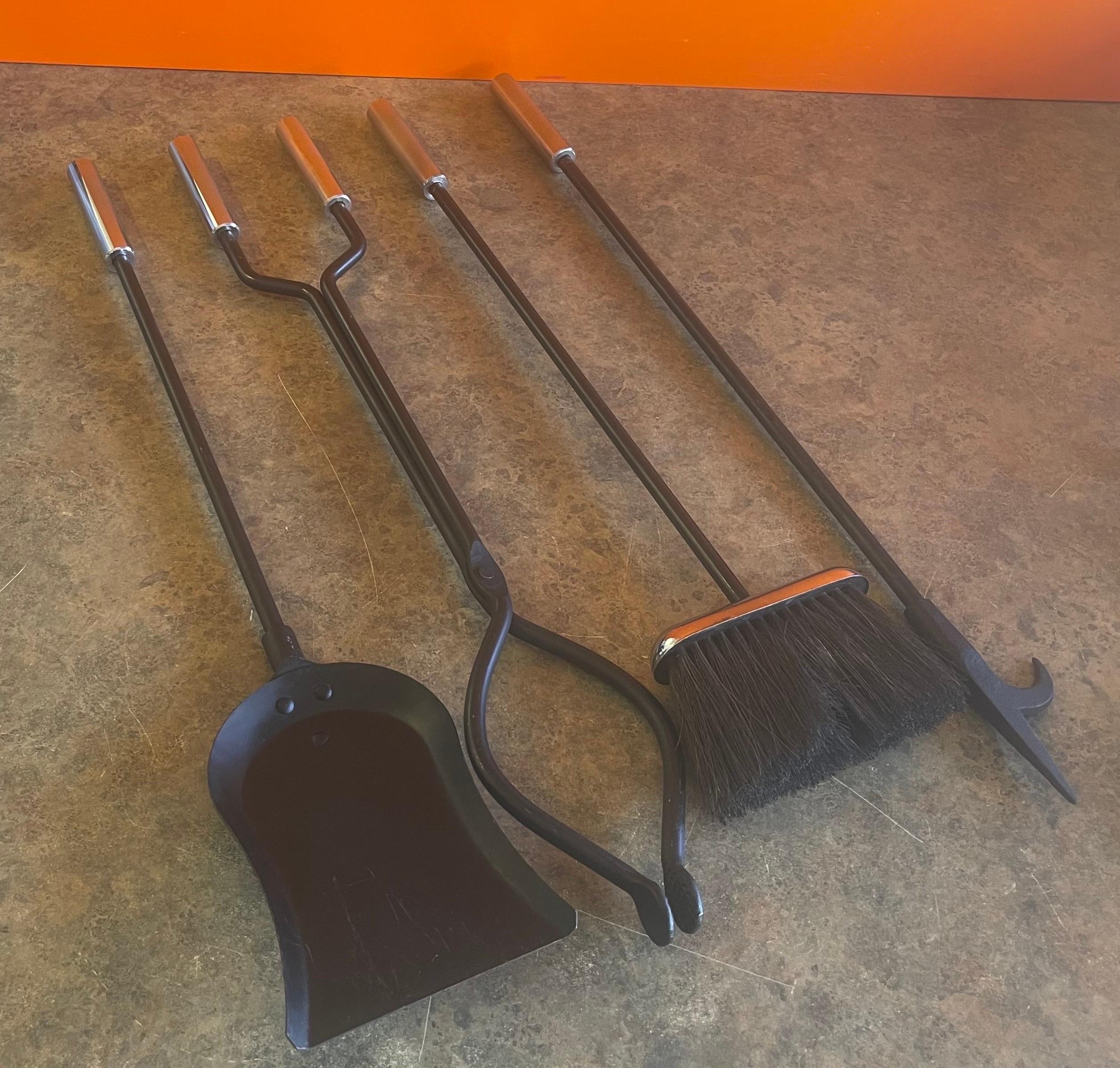 Contemporary Set of Four Stainless Steel Handled Modernist Fireplace Tools For Sale