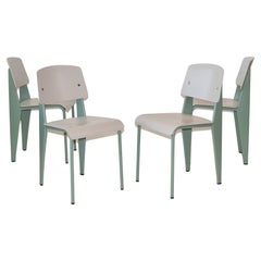 Conjunto de cuatro sillas Standard SP de Jean Prouvé de Vitra