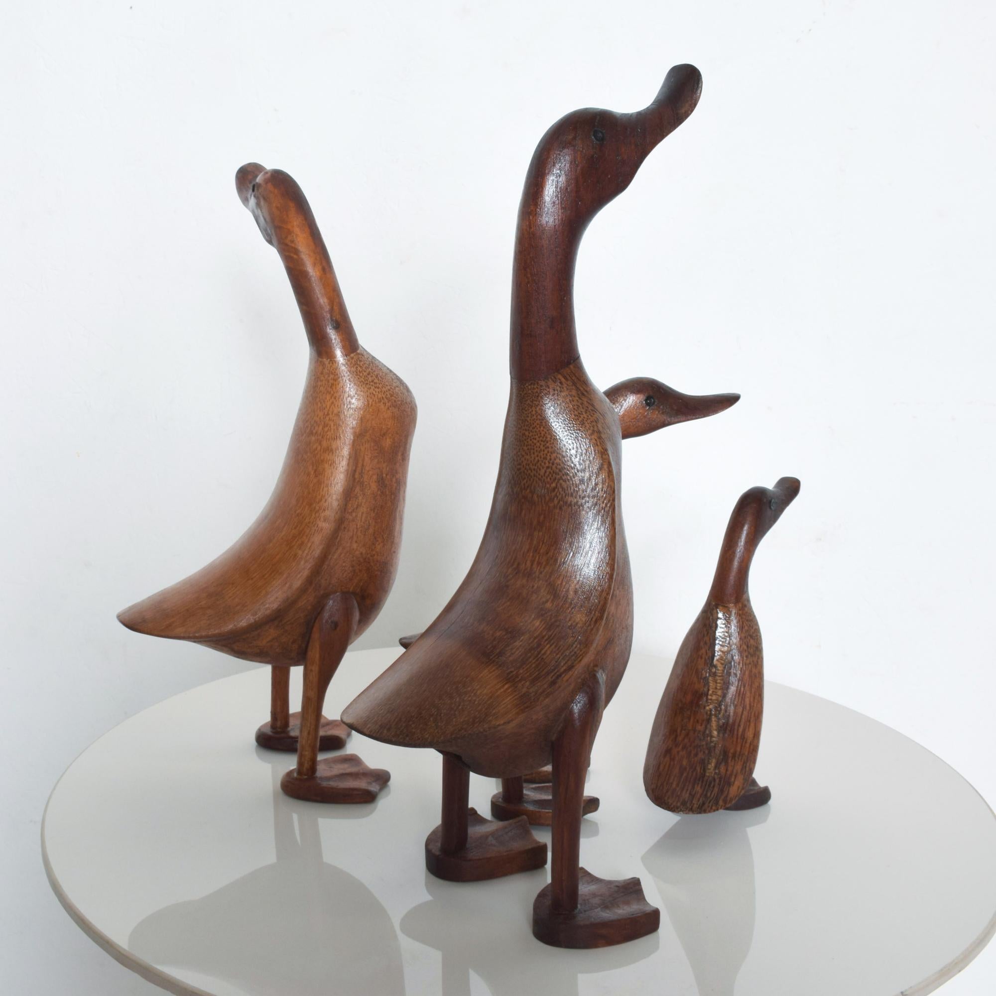 Mid-Century Modern Set of Four Standing Wood Ducks & Ducklings Graceful Dynasty Family 1950s USA