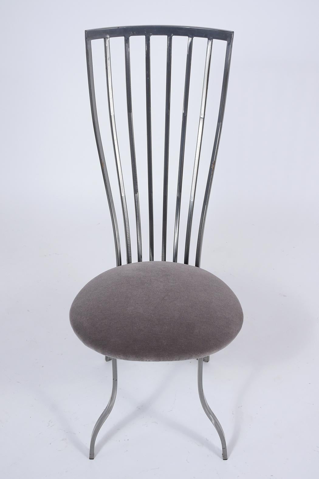 italien Quatre chaises de salle à manger tapissées en métal en vente