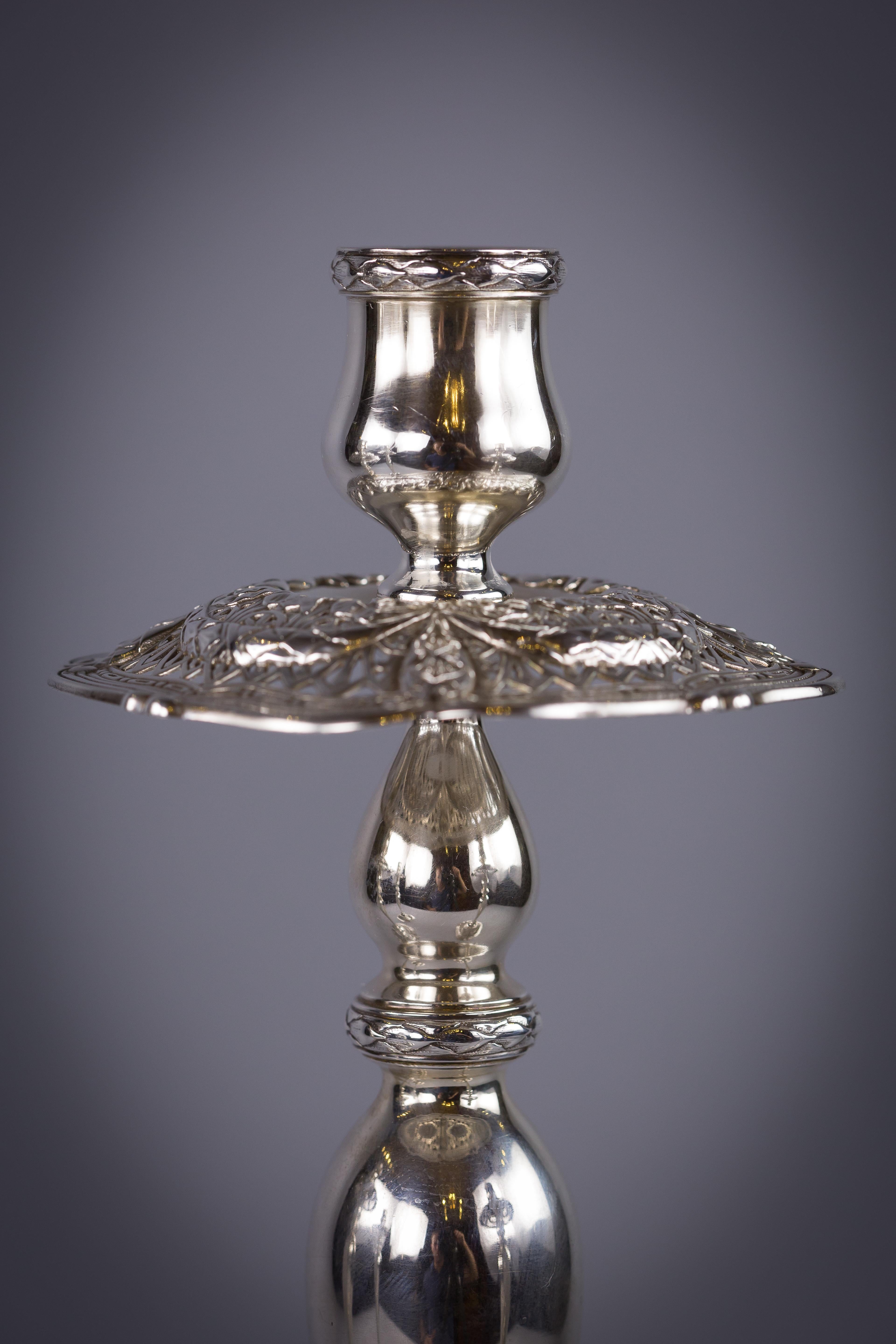 Set di quattro candelieri in argento sterling, circa 1900 In condizioni buone in vendita a New York, NY
