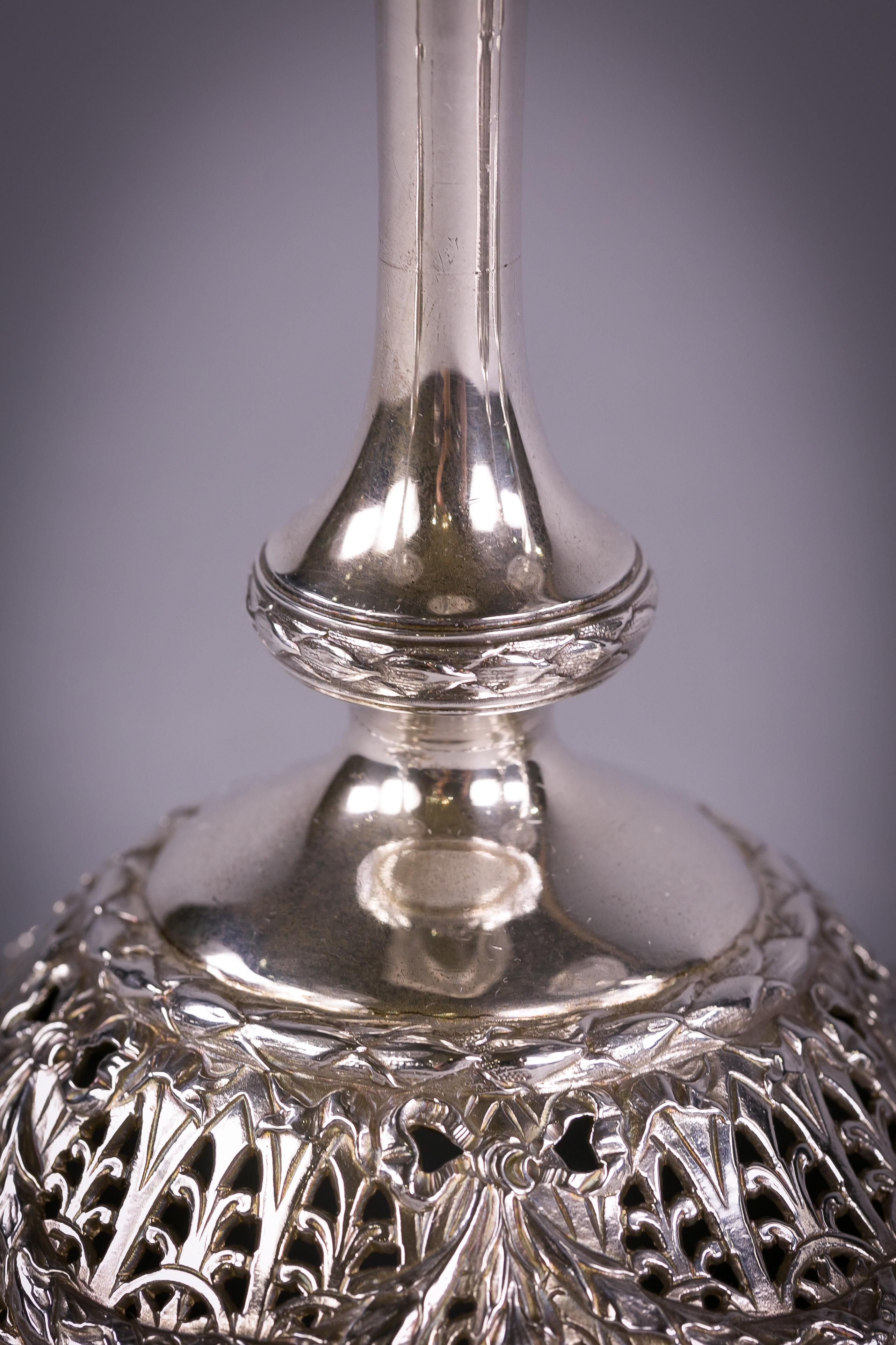 Inizio XX secolo Set di quattro candelieri in argento sterling, circa 1900 in vendita