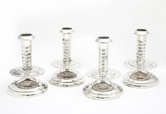 Set di quattro candelieri in argento sterling in stile Capstan del XVI secolo