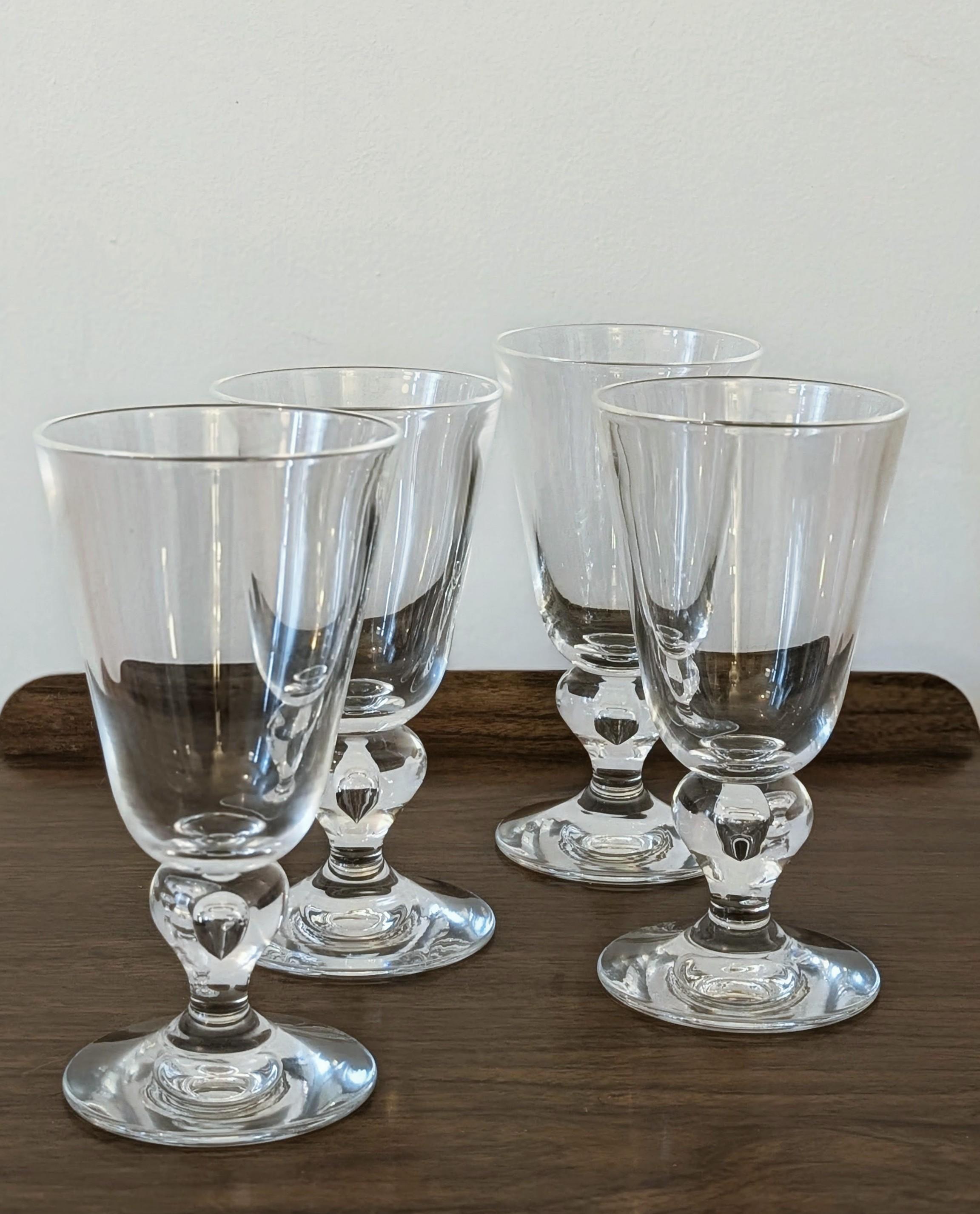 Set of Four Steuben #7877 Hand-Blown Crystal Water Goblets with Baluster Knop St In condizioni ottime in vendita a Kingston, NY
