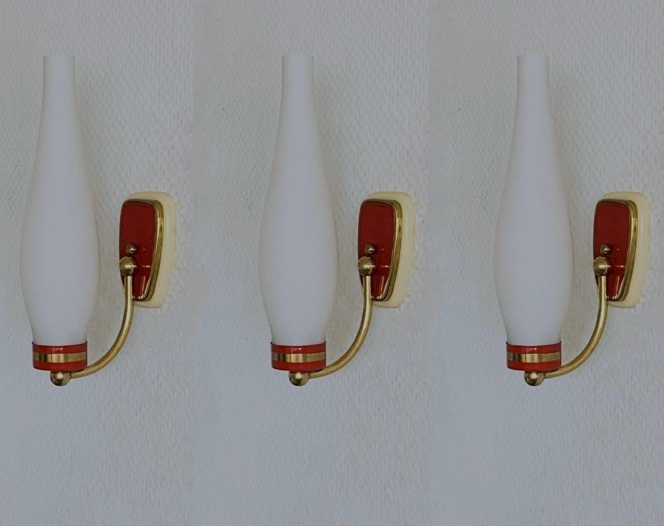 Mid-Century Modern Set of Four Stilnovo Style Glass and Brass Wall Sconces, Italy, 1960s For Sale