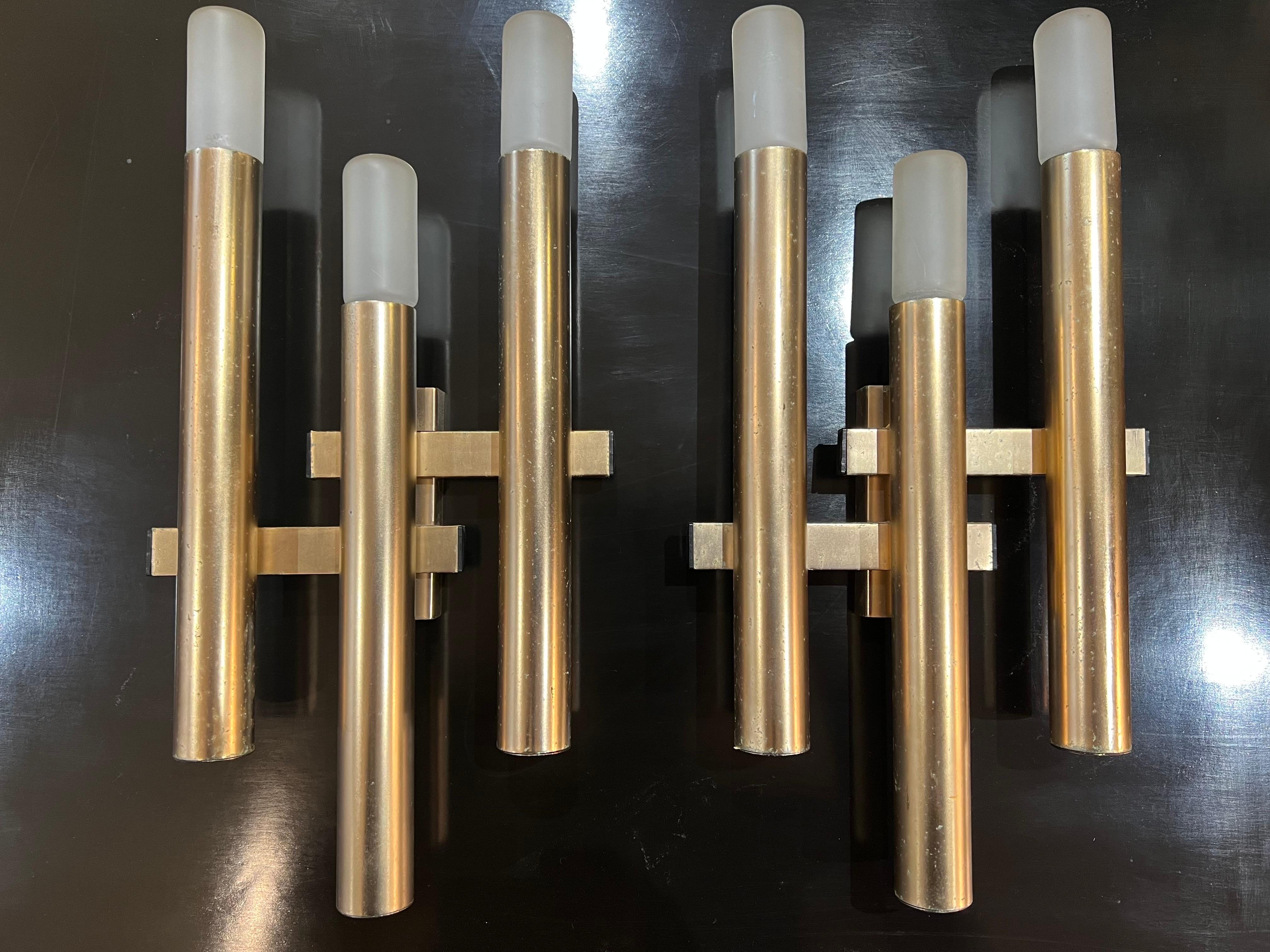 Set of 4 Stilnovo wall sconces in tubular brass with 3 bulbs each . We have an additional pair of two tubes which can be added to the set . (Please see photo and other listing)
This is an ideal collection of wall lamps that can be put together as a