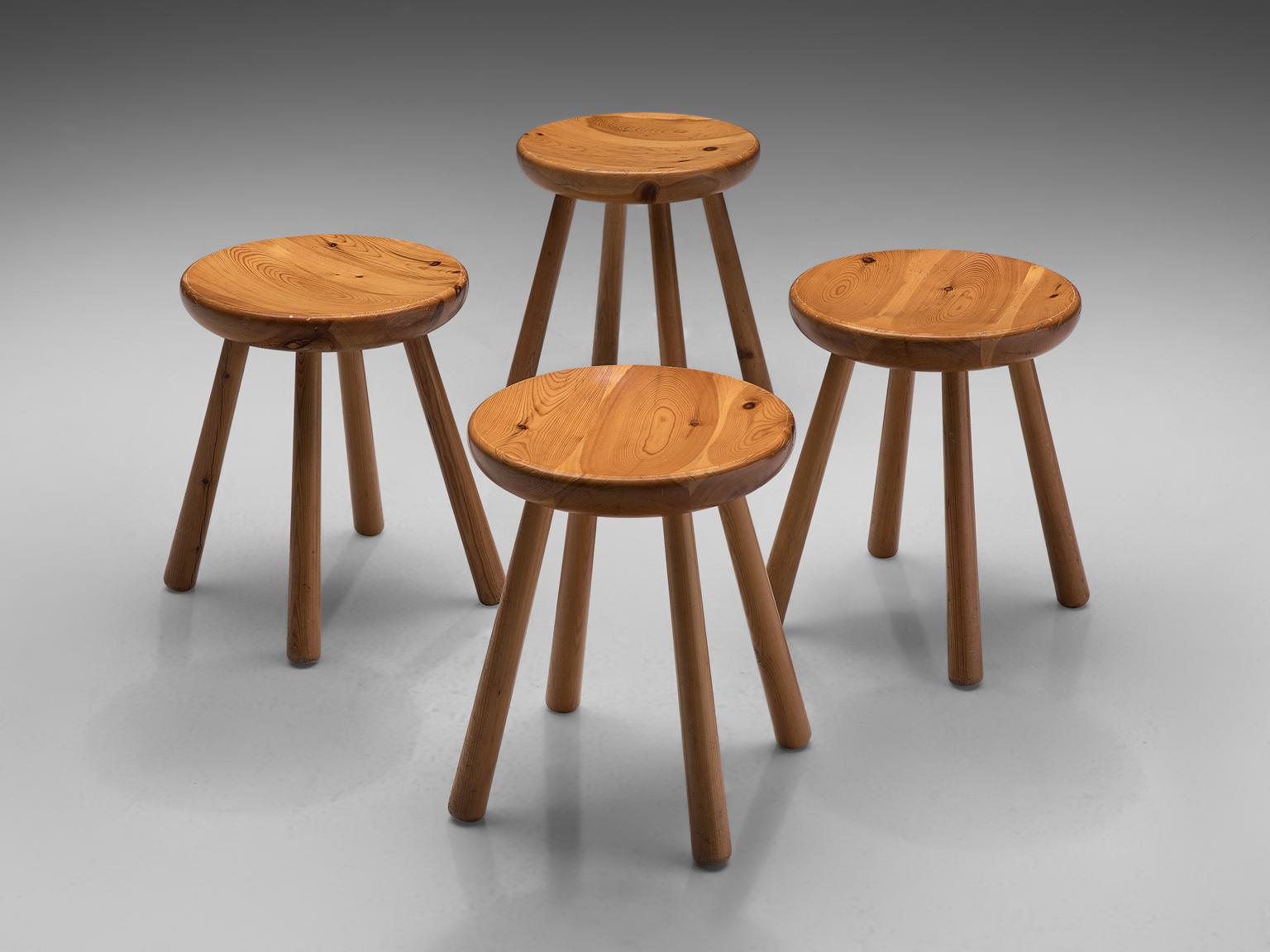 Two stools in Solid Pine In Good Condition In Waalwijk, NL