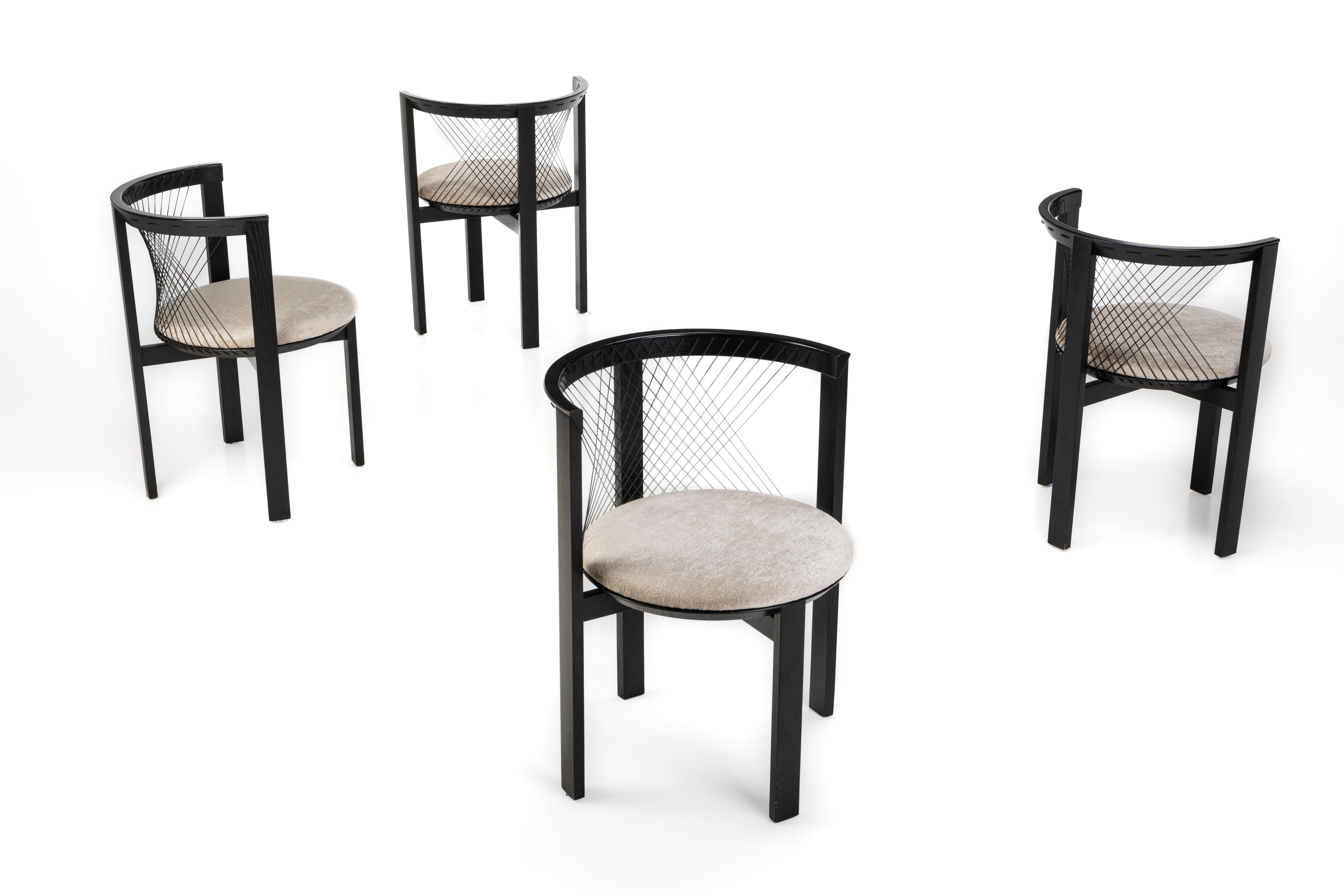 Set of four 'String' dining chairs by Niels Jørgen Haugesen for Tranekaer In Good Condition For Sale In Ranst, VAN