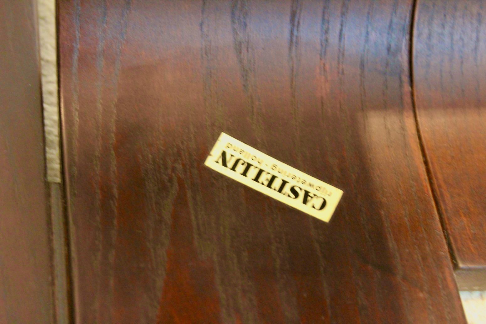 Juego de cuatro sillas de comedor 