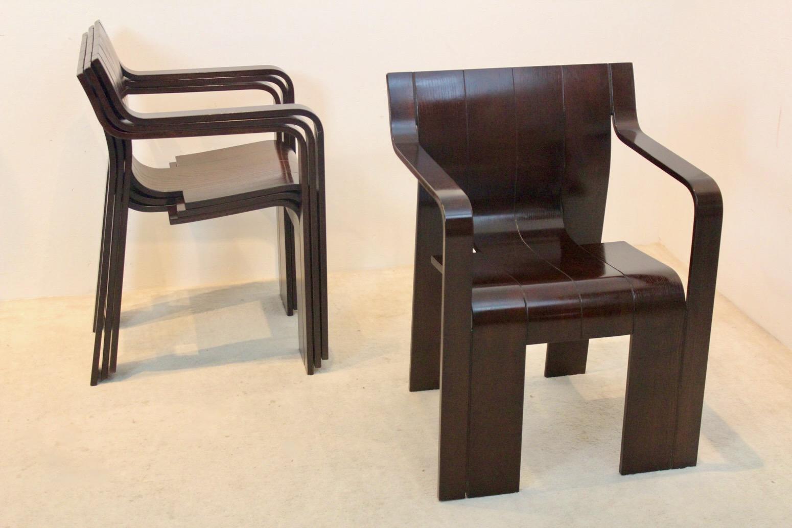 Juego de cuatro sillas de comedor 