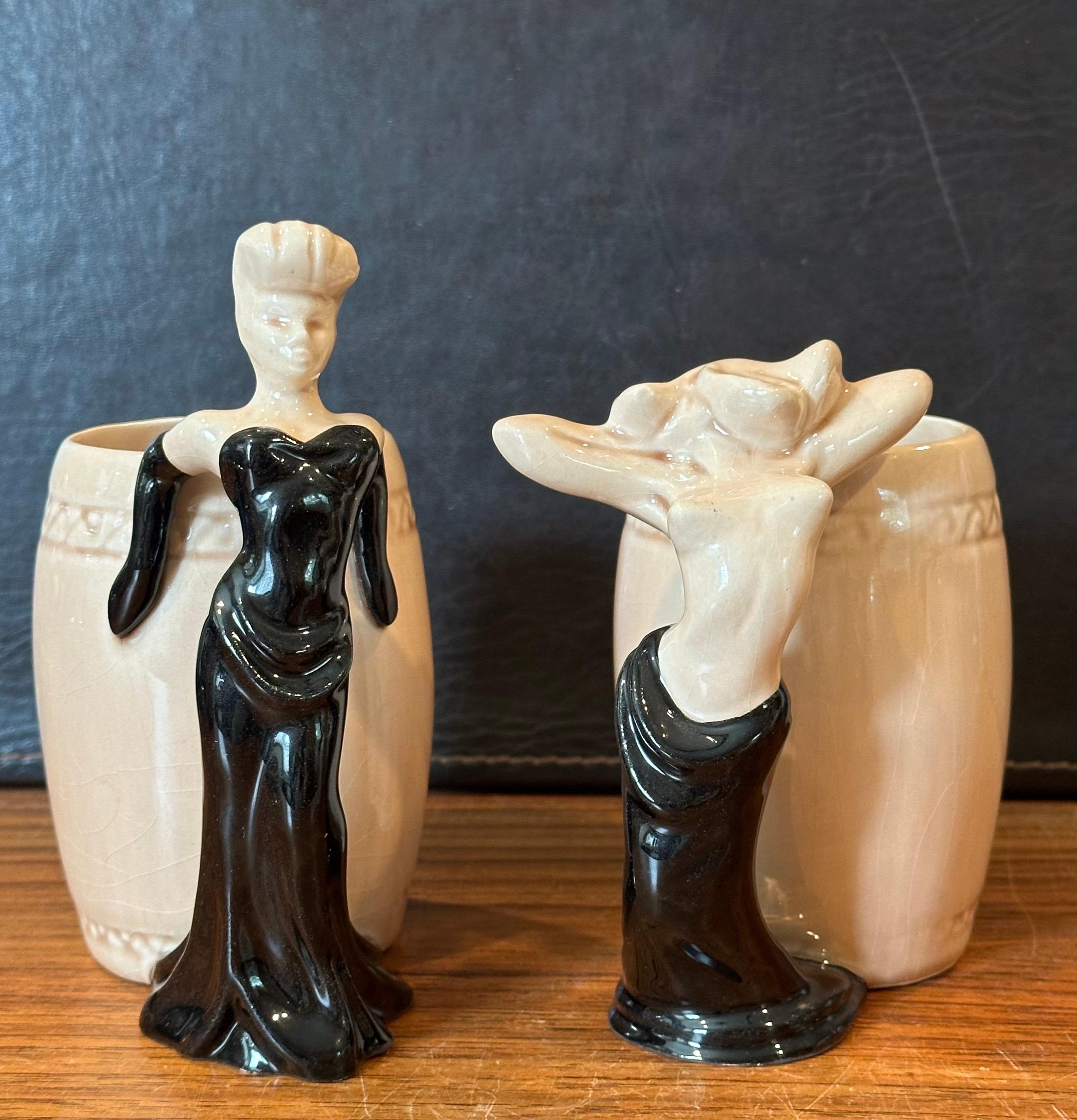 Fait main Ensemble de quatre tasses de bar en céramique Trip Tease- Eye Appeal de Dorothy Kindell en vente