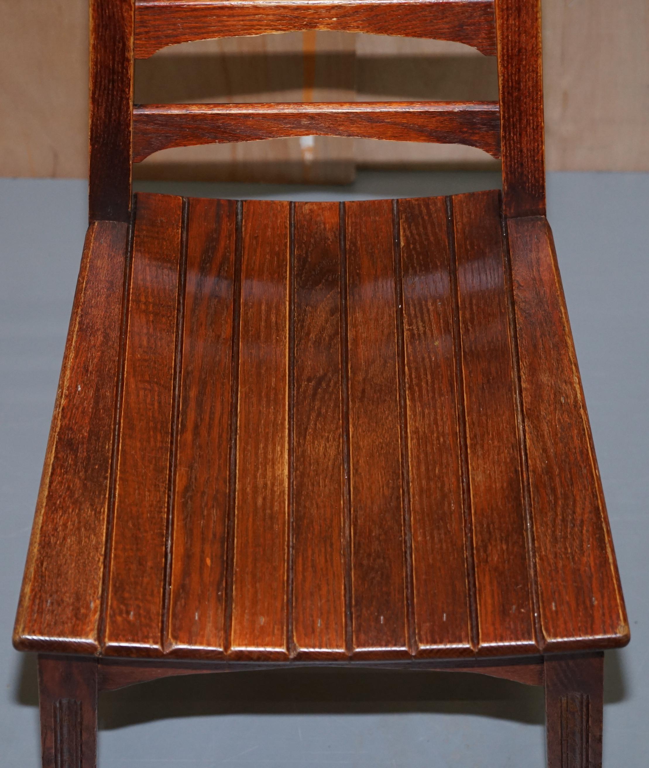 Satz von vier stilvollen Esszimmerstühlen aus roter Eiche, Mid-Century Modern, Nice Sculptural im Angebot 5