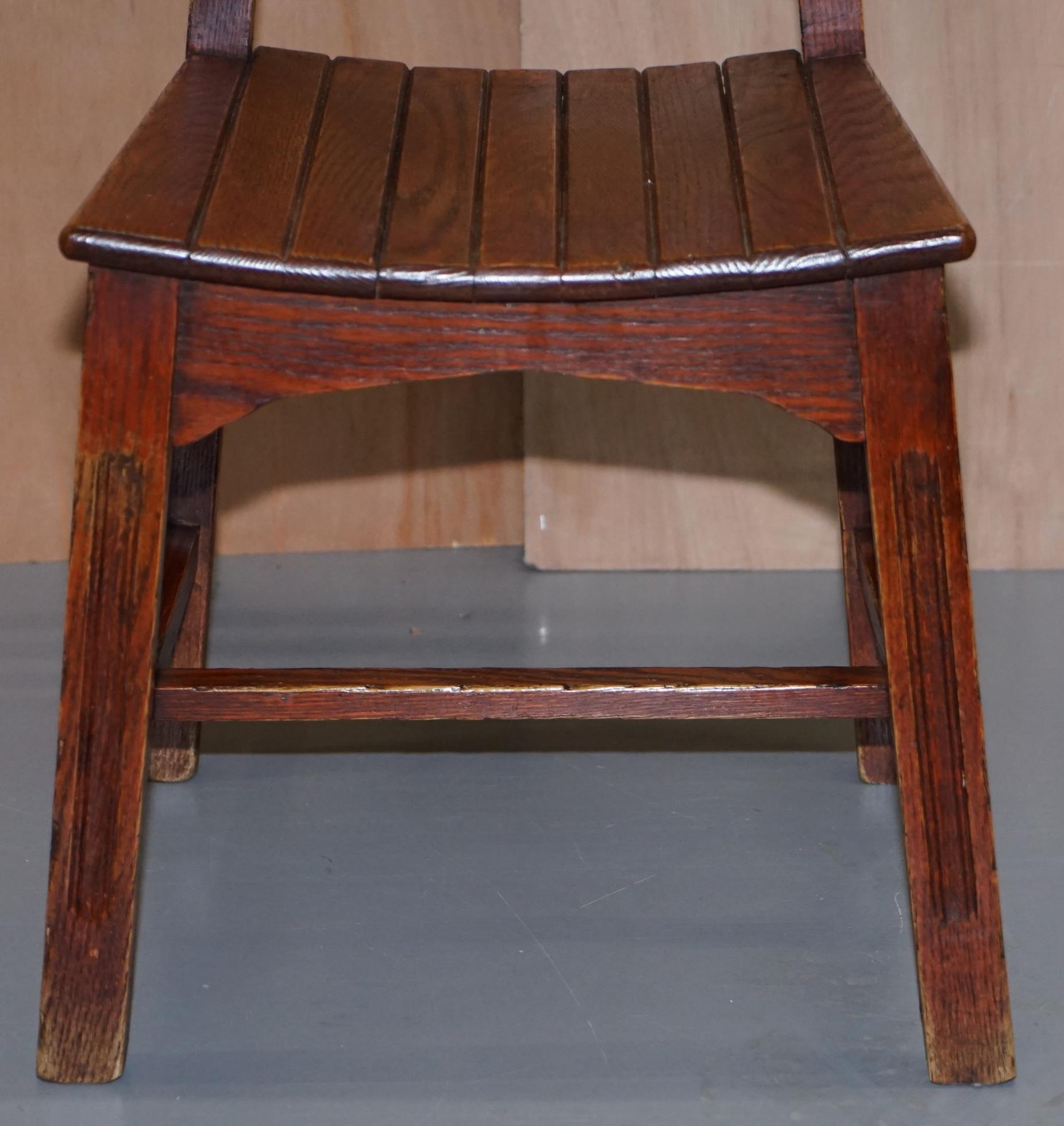 Hand-Crafted Set of Four Stylish Mid-Century Modern Red Oak Dining Chairs Nice Sculptural For Sale