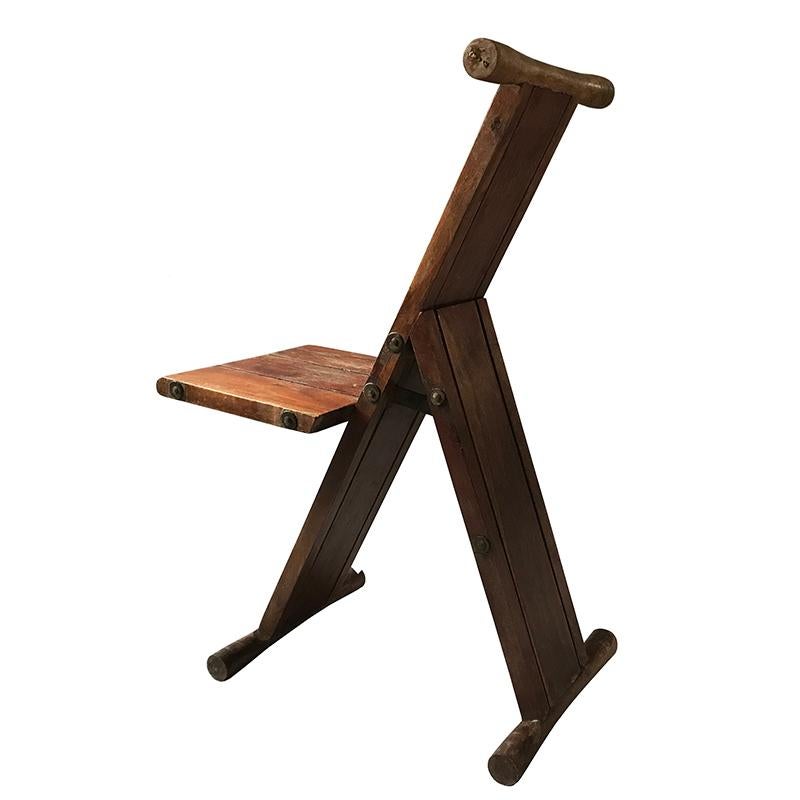 Satz von vier stilvollen, klappbaren Holzstühlen, Mid-Century Modern (20. Jahrhundert) im Angebot