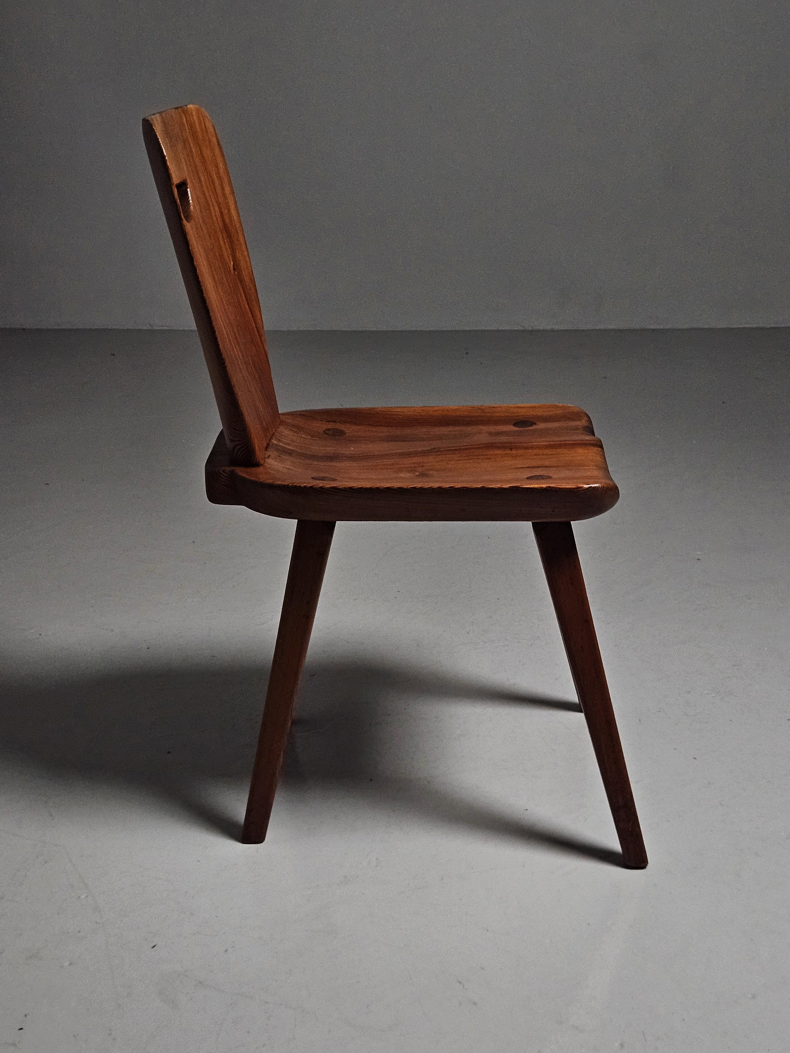 Set di quattro sedie da pranzo in pino di design svedese, anni '30 in vendita 3