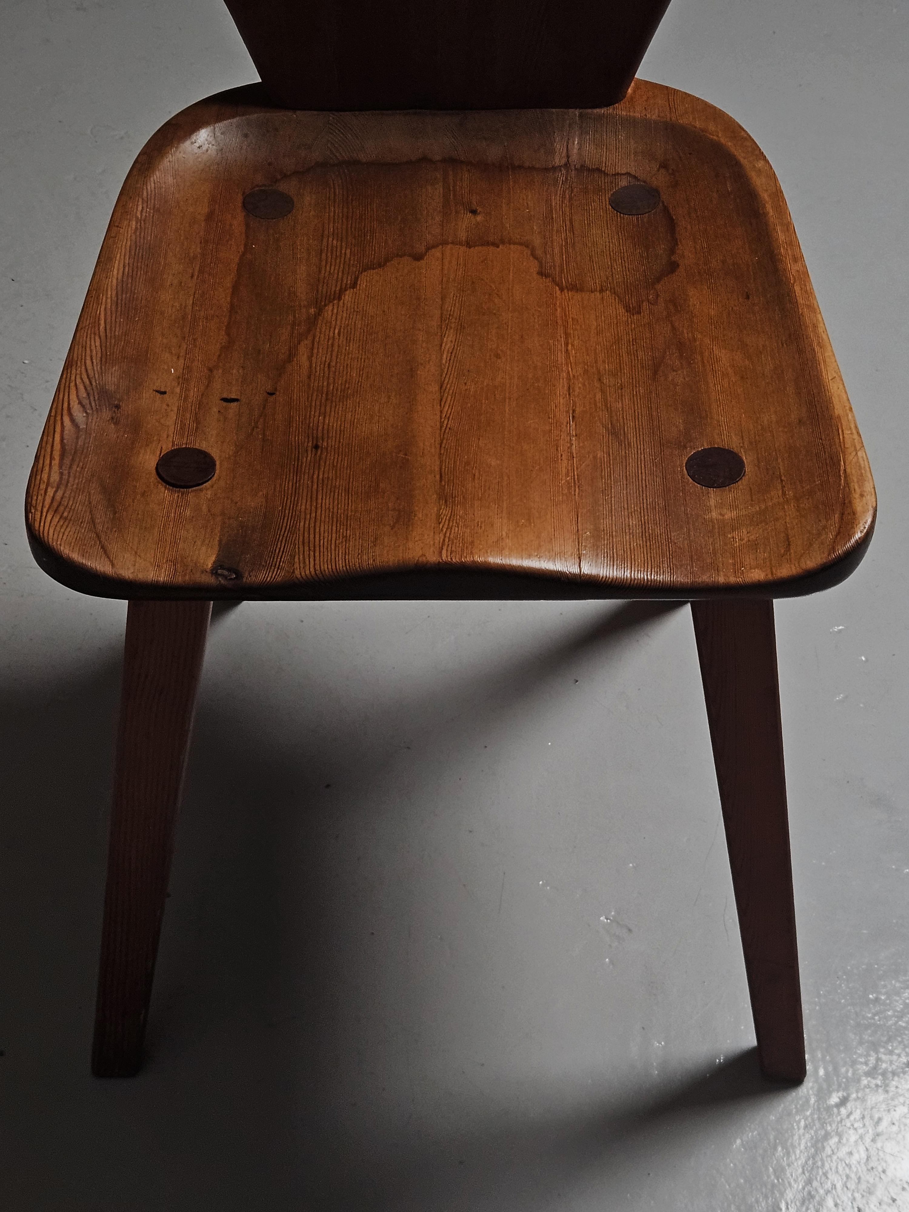 Set di quattro sedie da pranzo in pino di design svedese, anni '30 in vendita 4