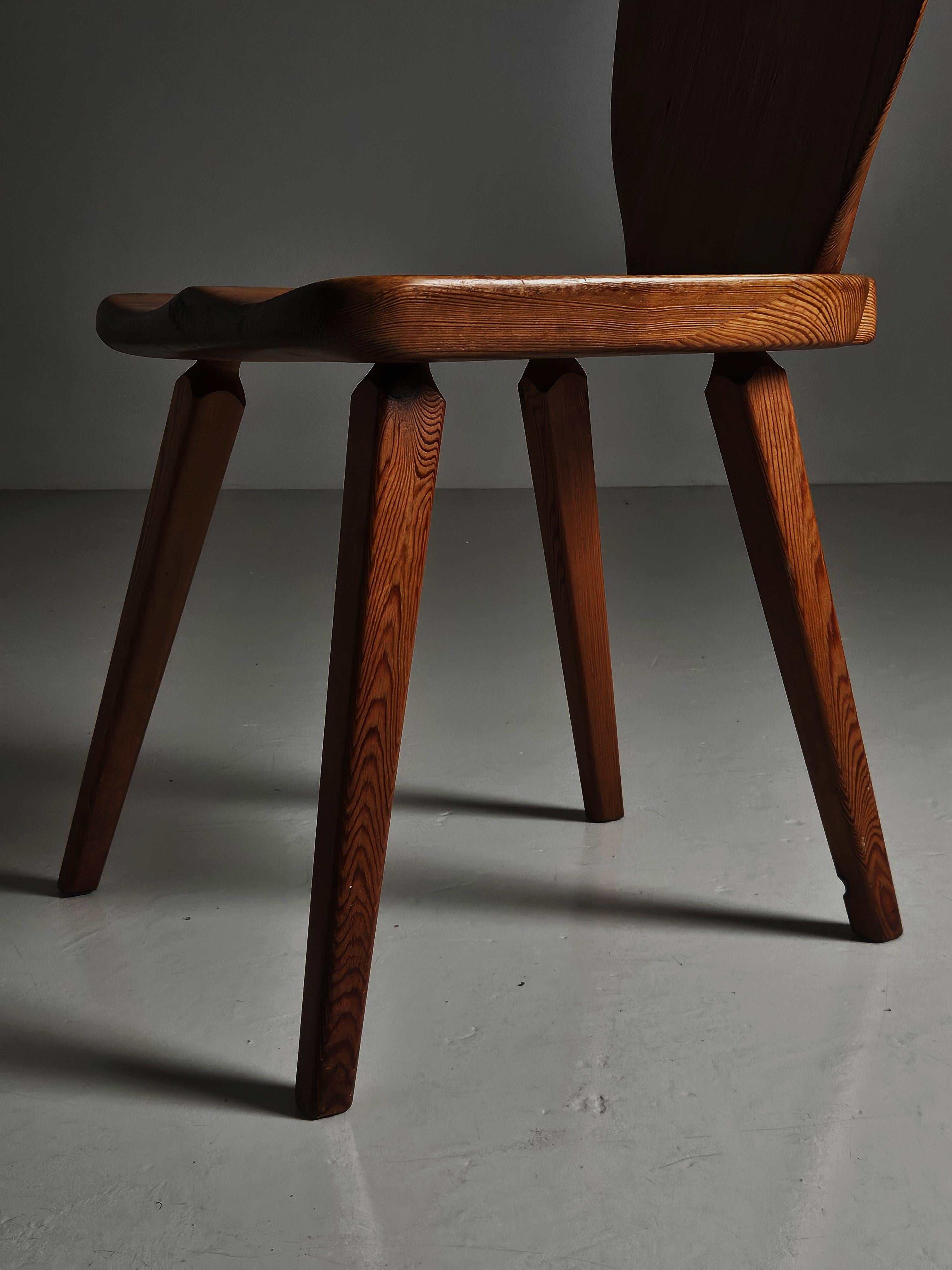 XX secolo Set di quattro sedie da pranzo in pino di design svedese, anni '30 in vendita
