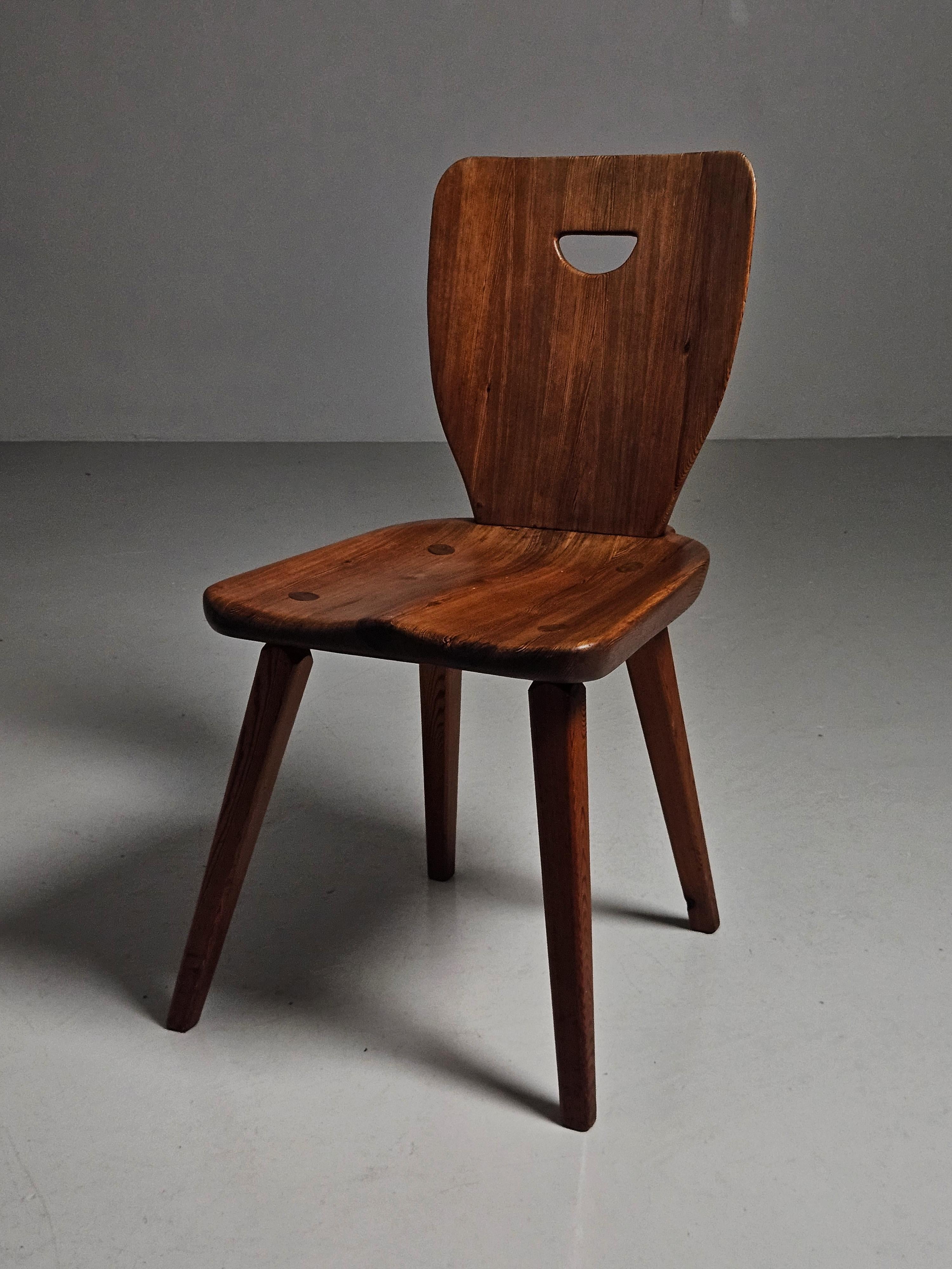 Set di quattro sedie da pranzo in pino di design svedese, anni '30 in vendita 2