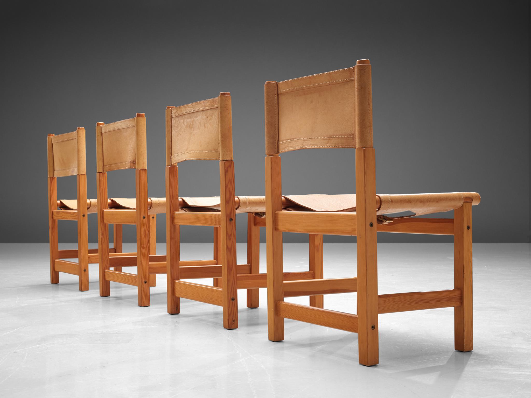 Set of Four Swedish Dining Chairs in Pine and Leather For Sale 3