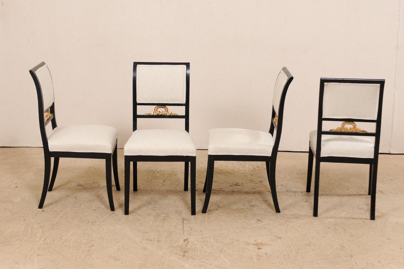Peint Ensemble de quatre chaises d'appoint suédoises de style Empire par F. Pettersson en vente