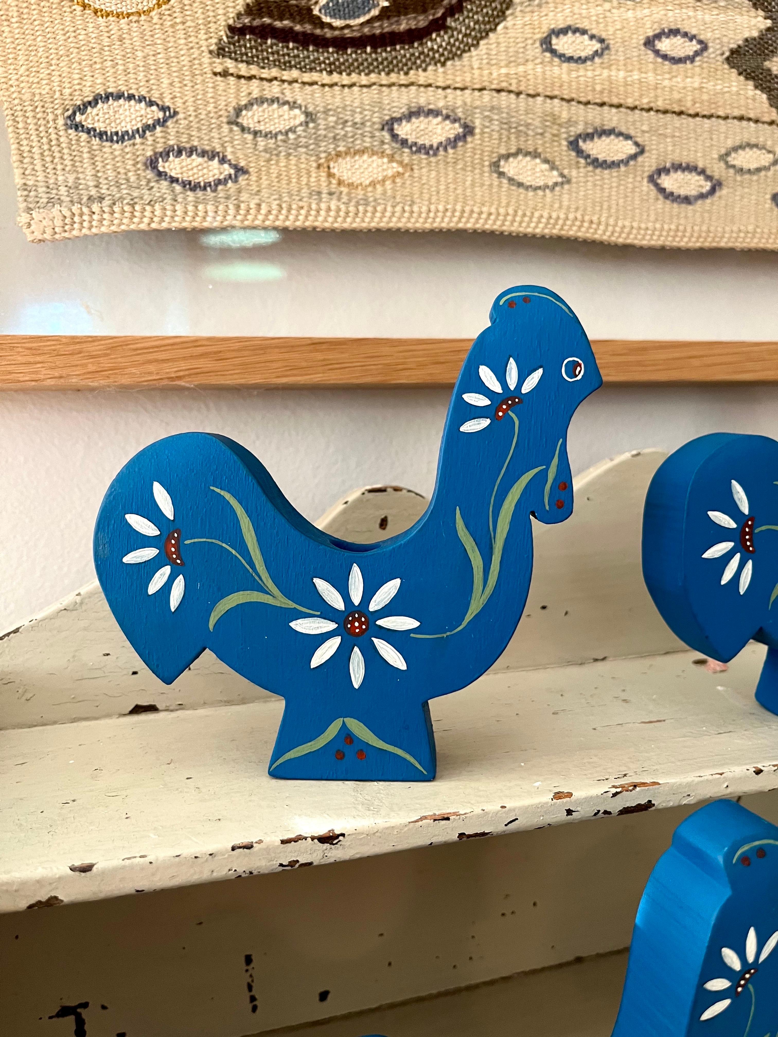 Set di quattro portacandele a forma di gallo in arte popolare svedese, anni '80 in vendita 3