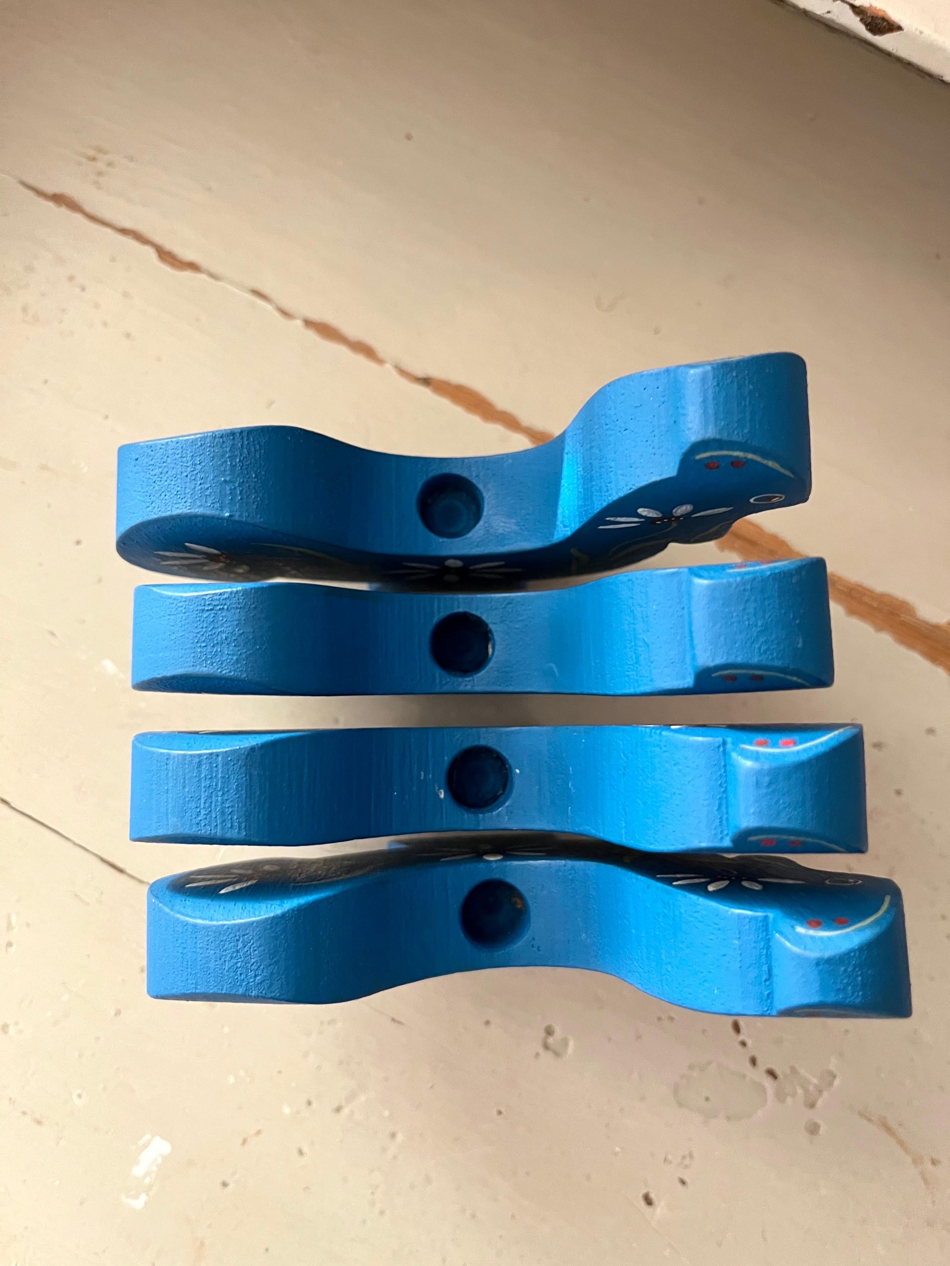 Set di quattro portacandele a forma di gallo in arte popolare svedese, anni '80 in vendita 7